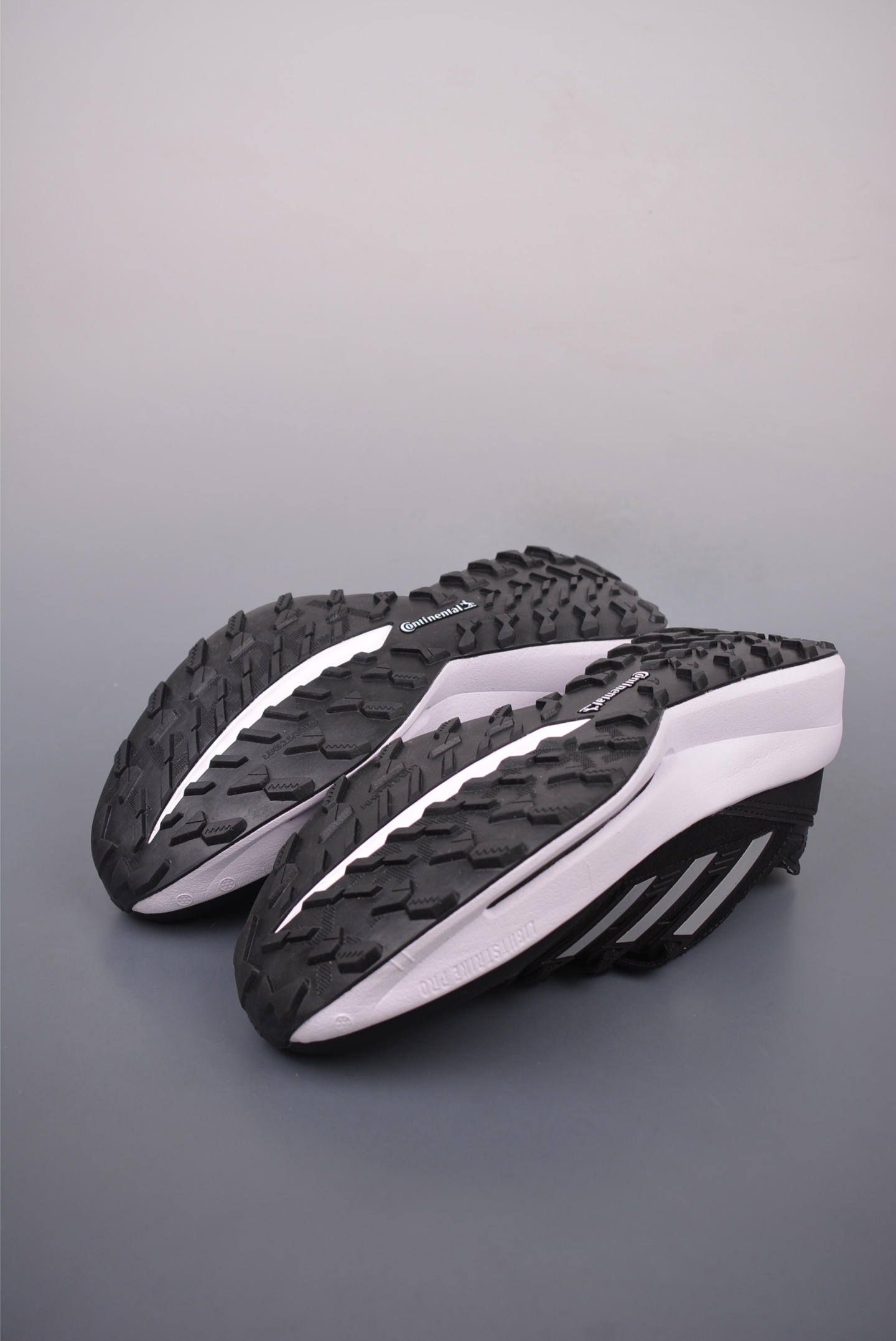200  阿迪达斯 Adidas EQUIPMENT AGRAVIC 复古运动休闲鞋复古中帮经典鞋运动鞋  JH6113