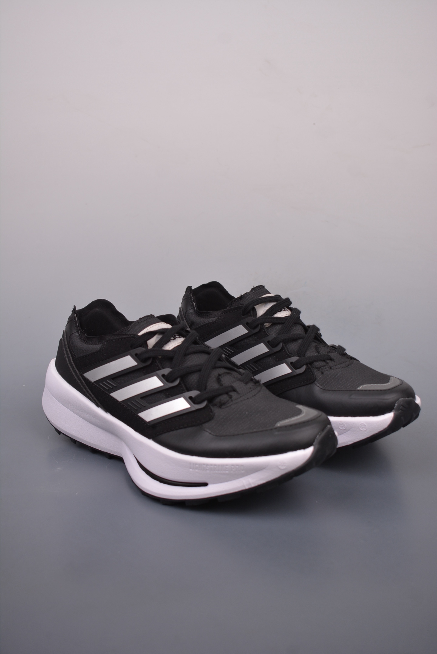 200  阿迪达斯 Adidas EQUIPMENT AGRAVIC 复古运动休闲鞋复古中帮经典鞋运动鞋  JH6113