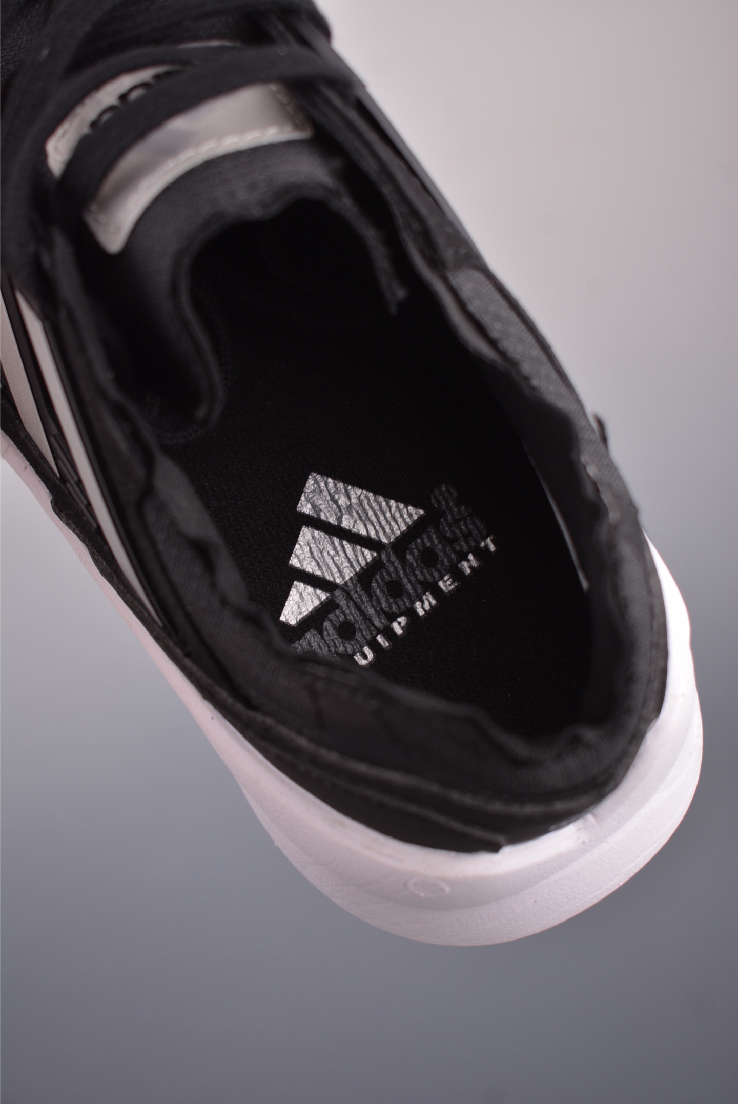 200  阿迪达斯 Adidas EQUIPMENT AGRAVIC 复古运动休闲鞋复古中帮经典鞋运动鞋  JH6113