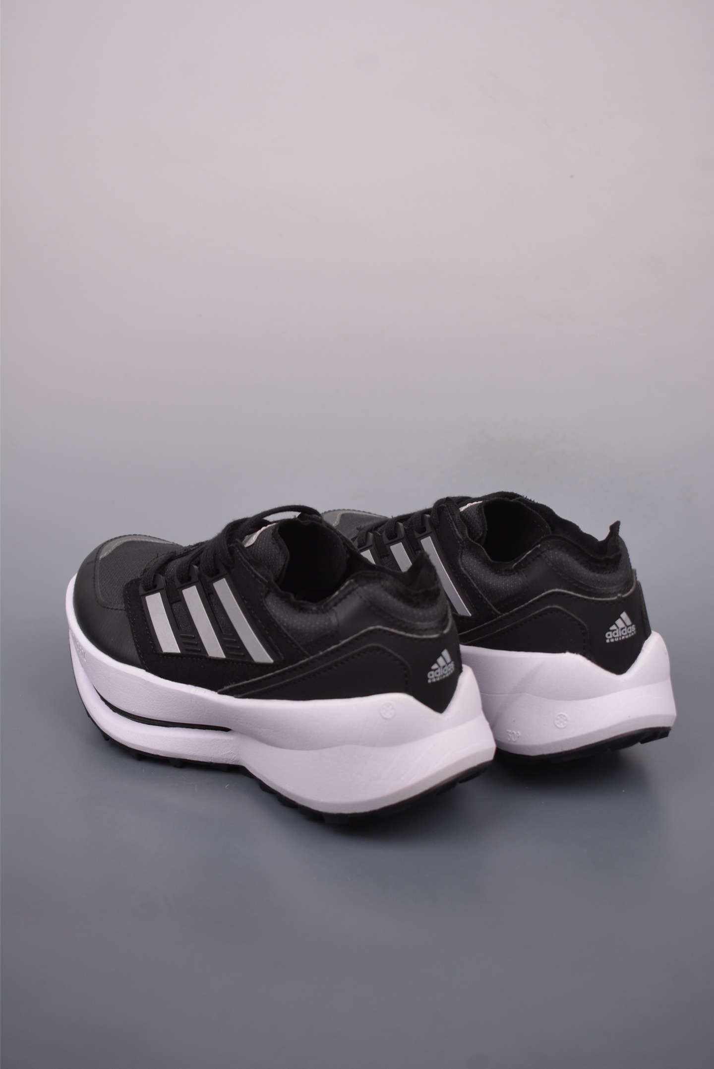 200  阿迪达斯 Adidas EQUIPMENT AGRAVIC 复古运动休闲鞋复古中帮经典鞋运动鞋  JH6113