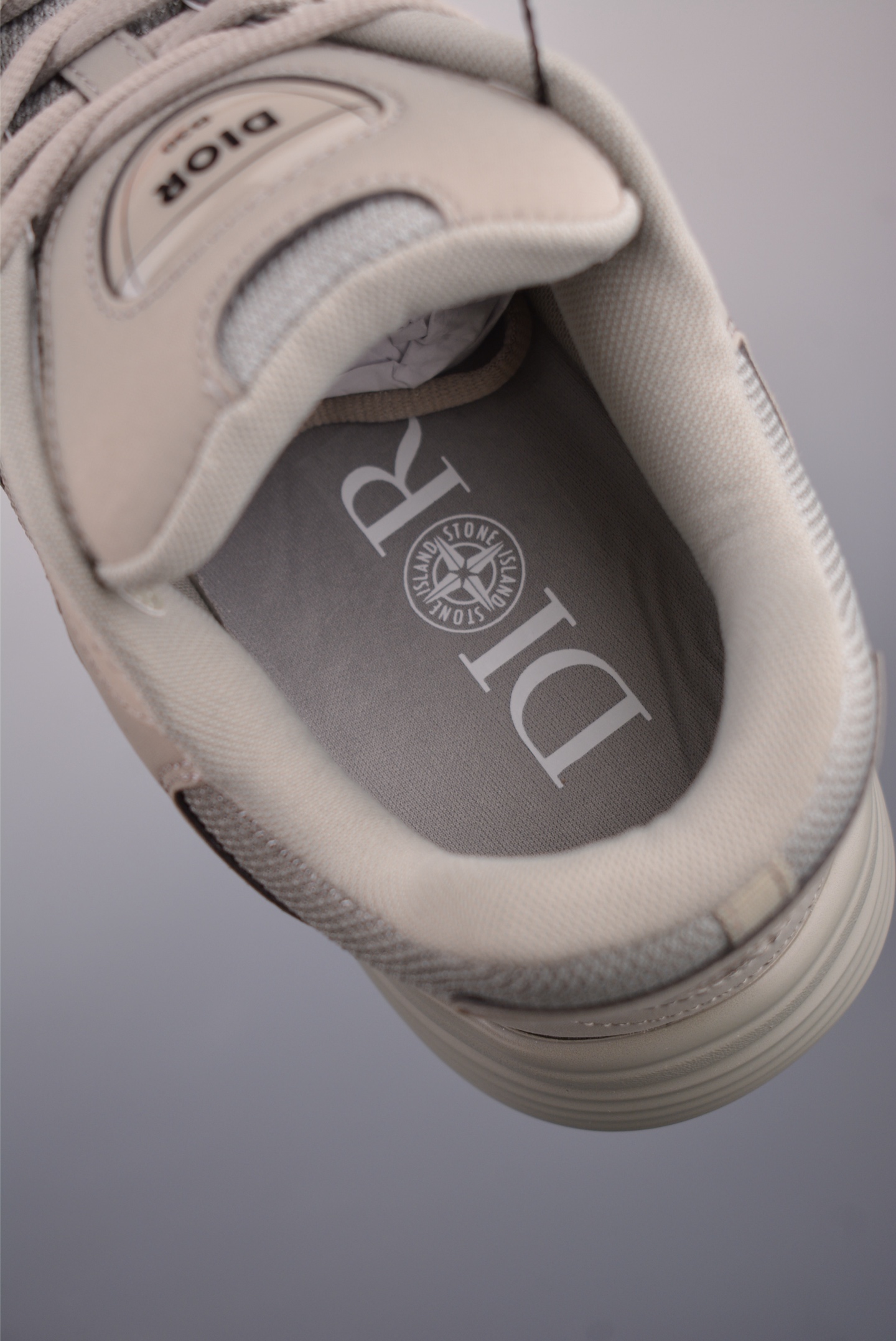 380  Dior 迪奥 x 石头岛 Stone Island 联名款 B30系列休闲老爹鞋