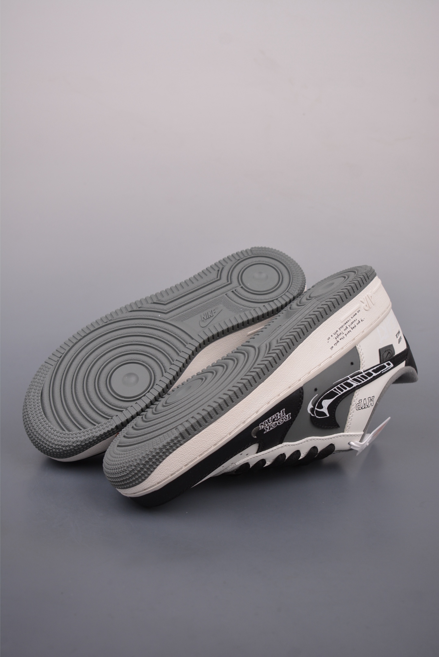 260  Nike Air Force 1 Low 50Cent  DB3301-660