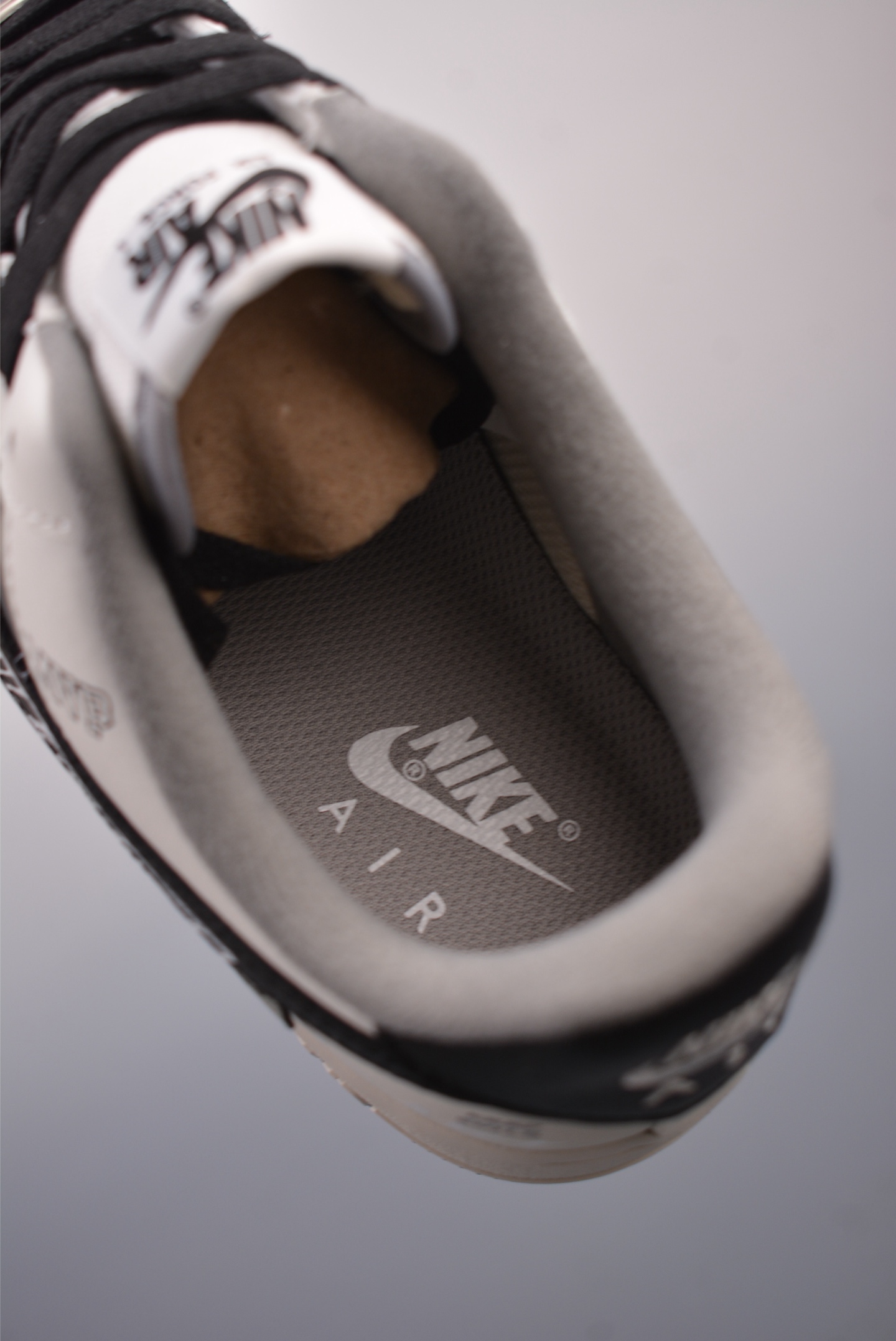 260  Nike Air Force 1 Low 50Cent  DB3301-660