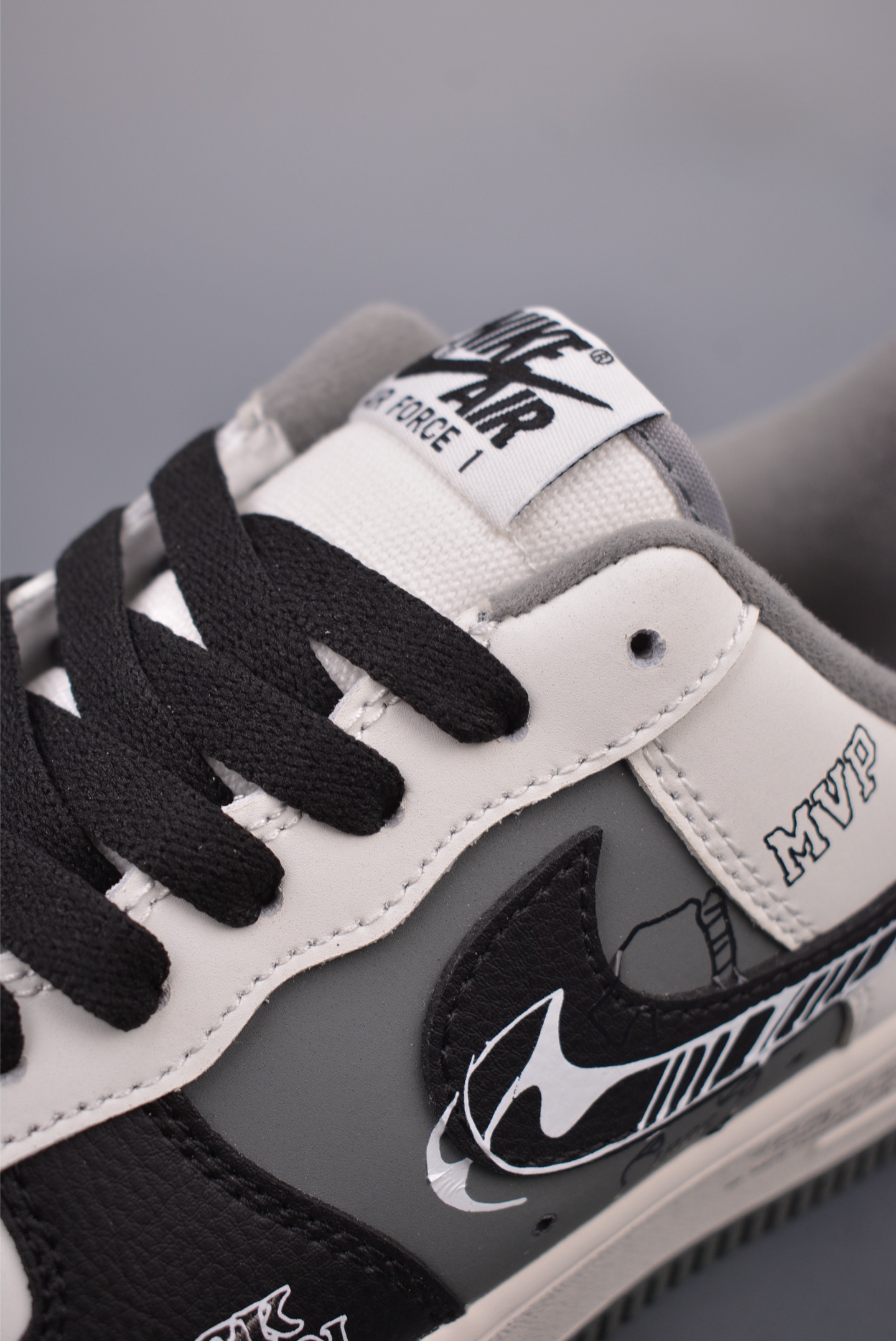 260  Nike Air Force 1 Low 50Cent  DB3301-660