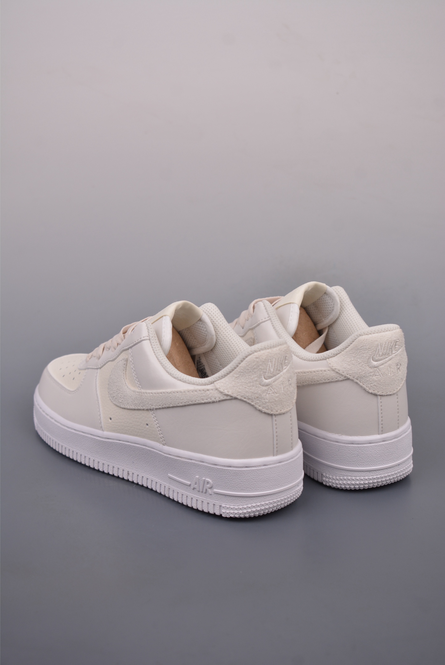 200  Nike Air Force 1 Low 灰白  HQ3905-001