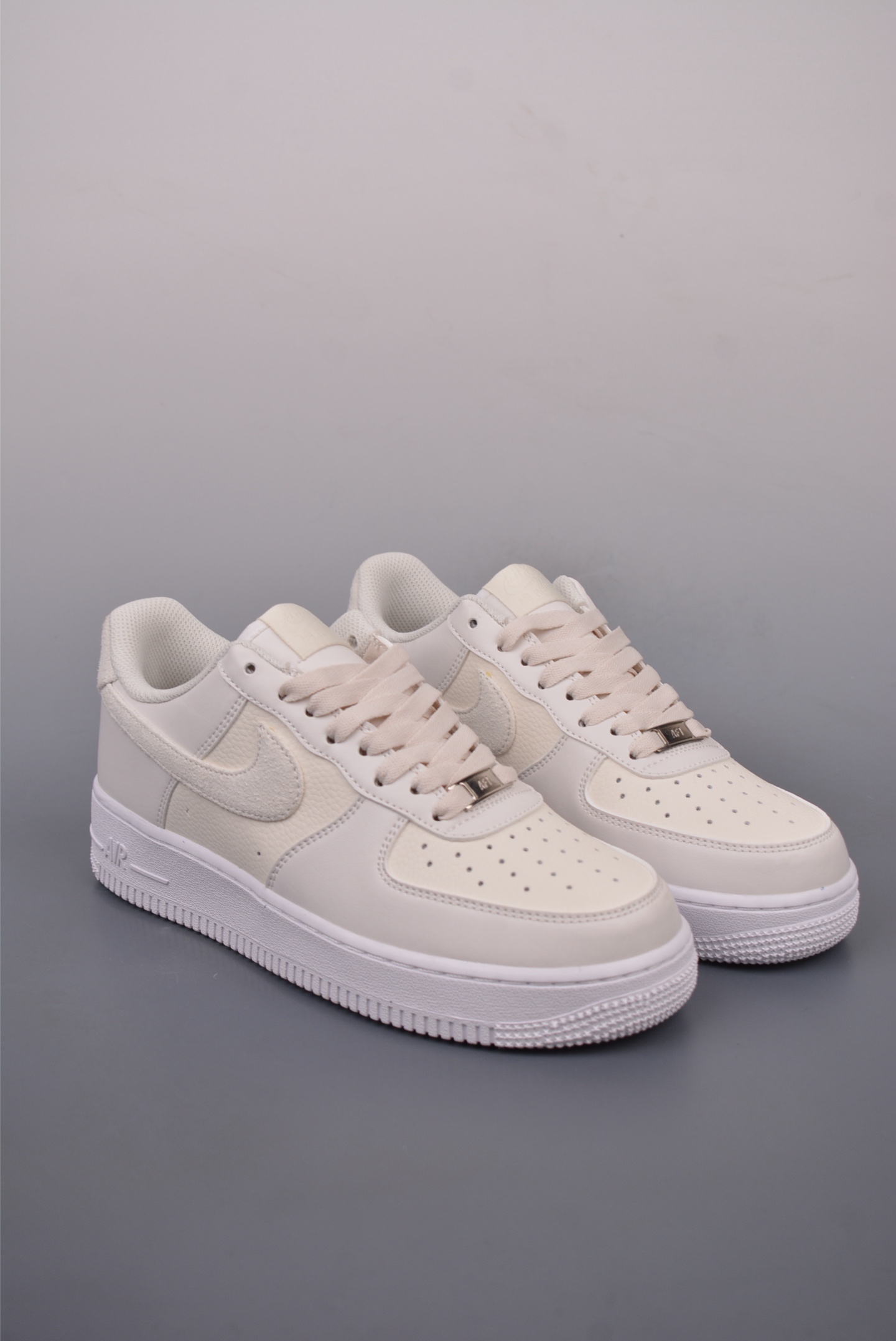 200  Nike Air Force 1 Low 灰白  HQ3905-001