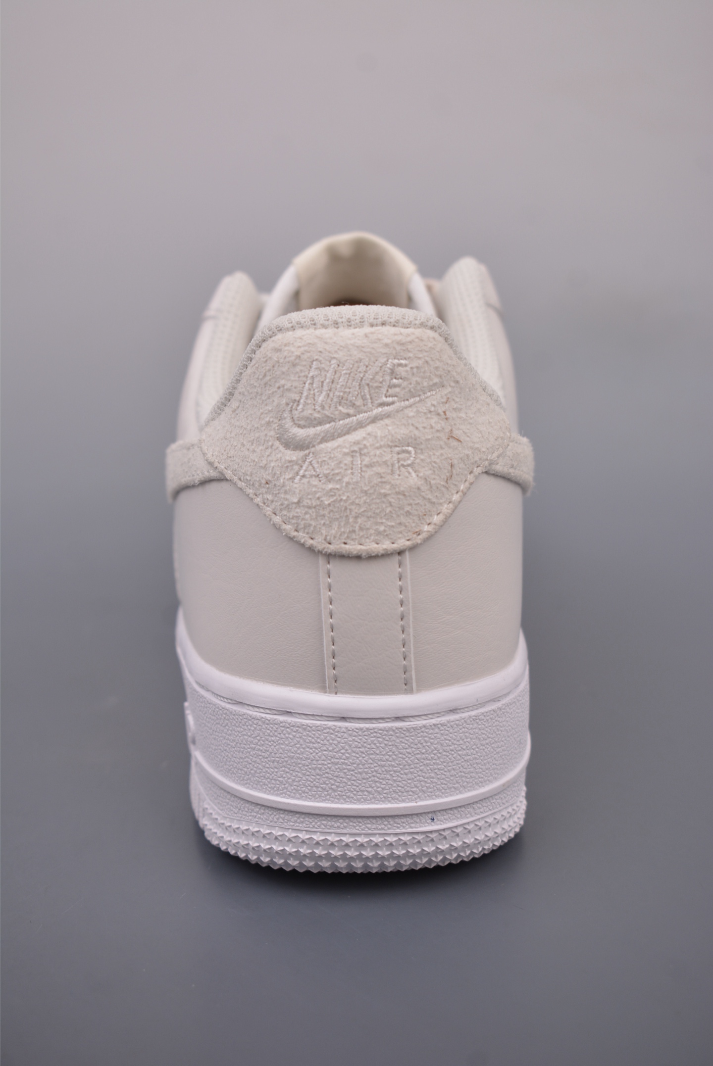 200  Nike Air Force 1 Low 灰白  HQ3905-001