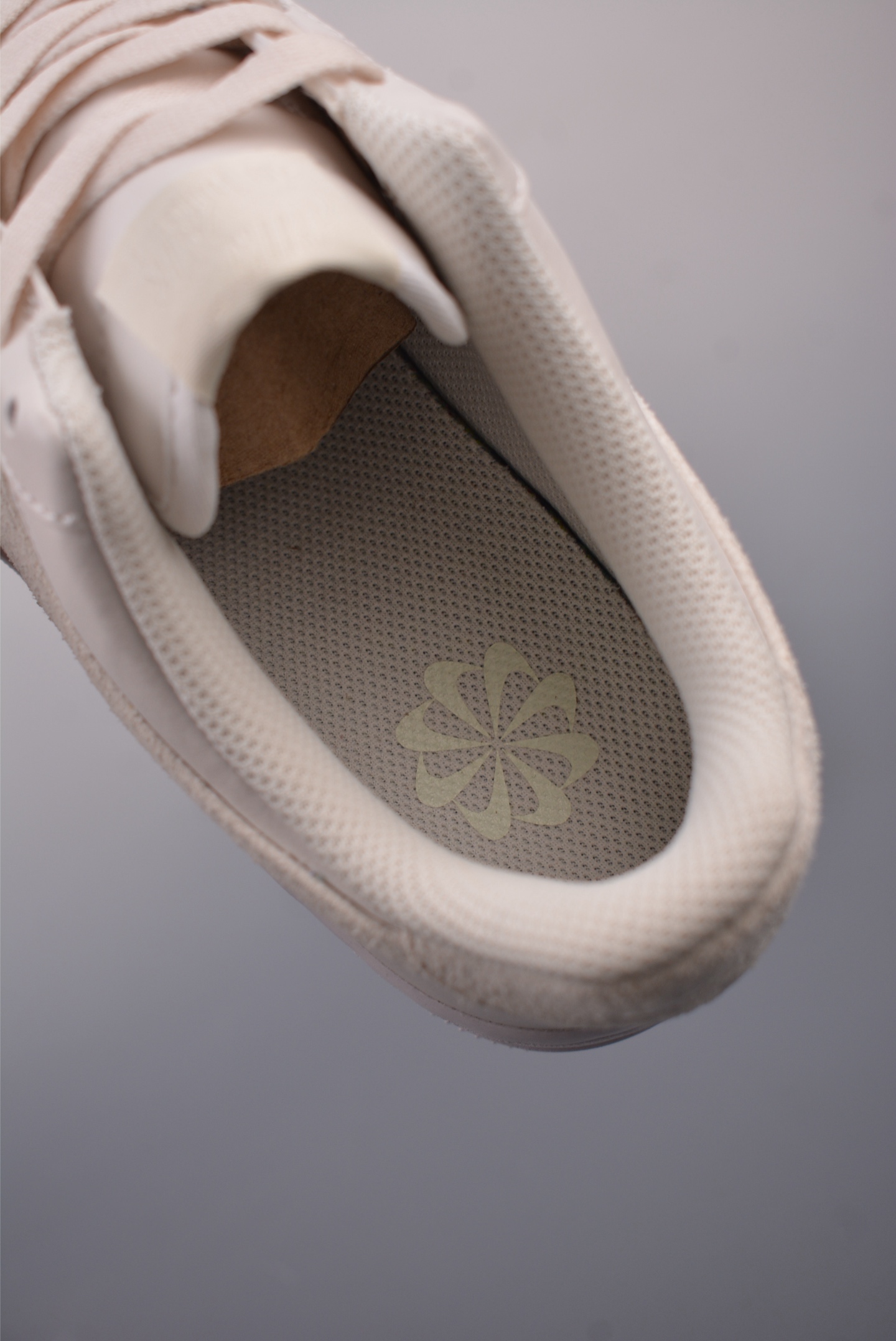 200  Nike Air Force 1 Low 灰白  HQ3905-001