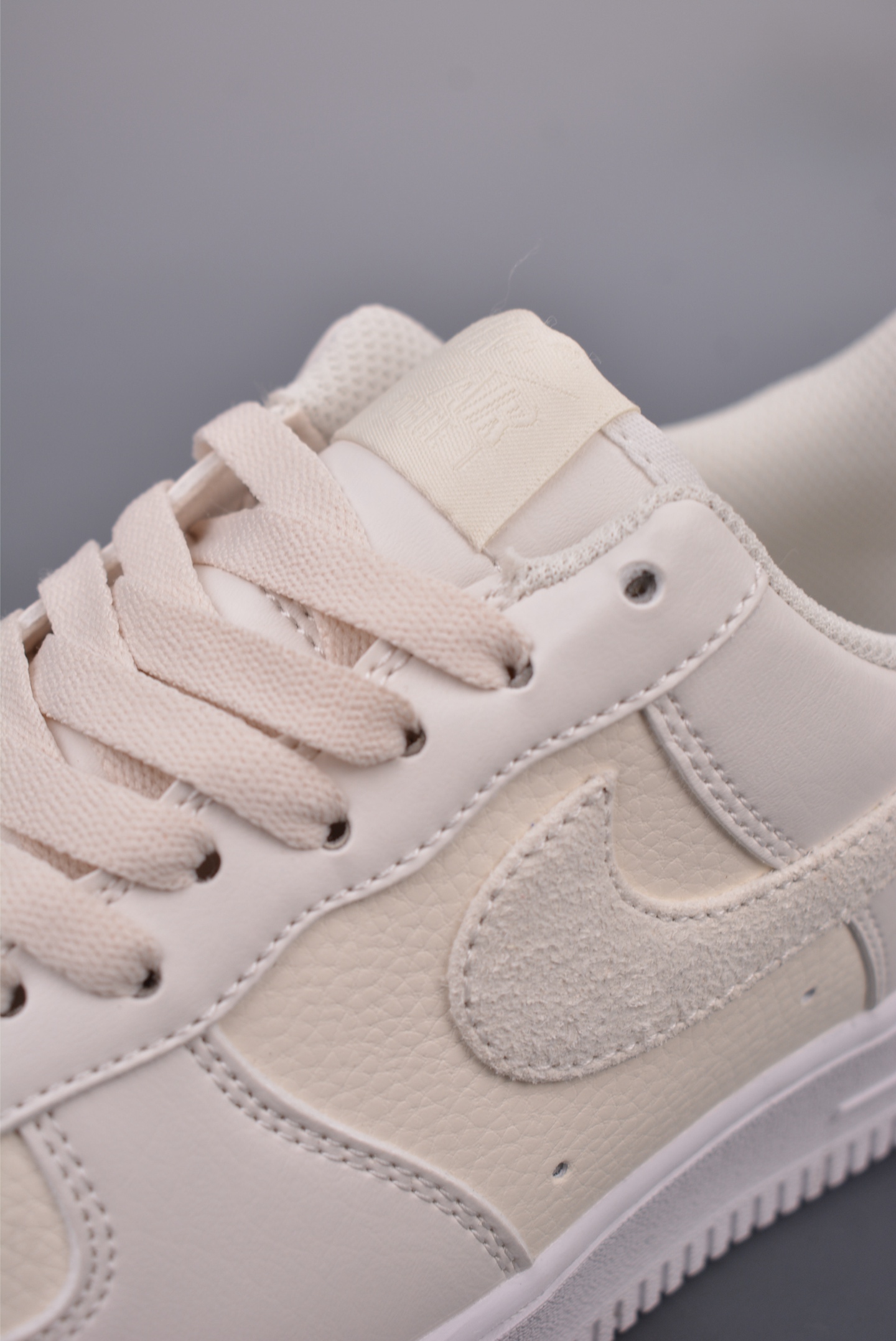 200  Nike Air Force 1 Low 灰白  HQ3905-001