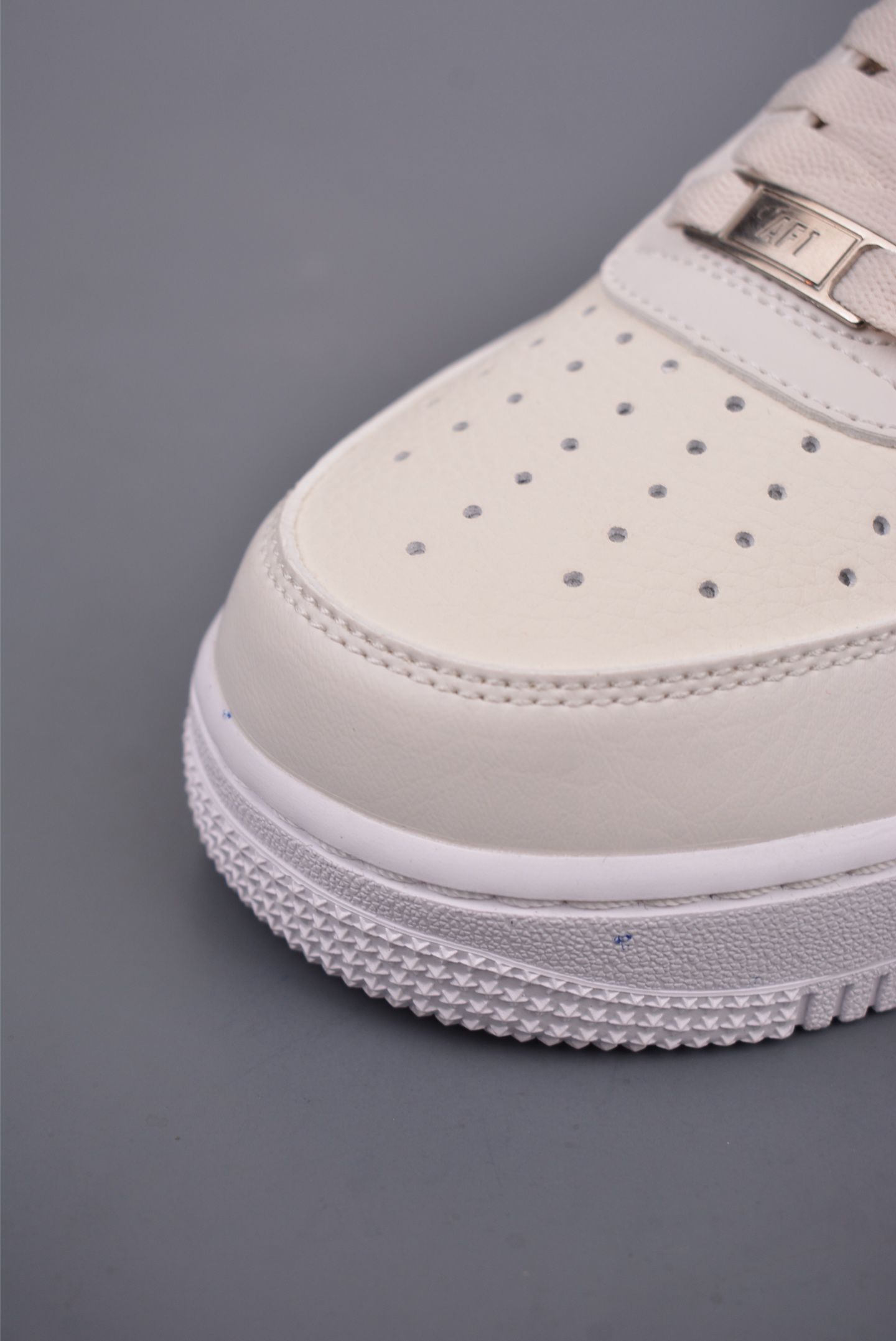 200  Nike Air Force 1 Low 灰白  HQ3905-001