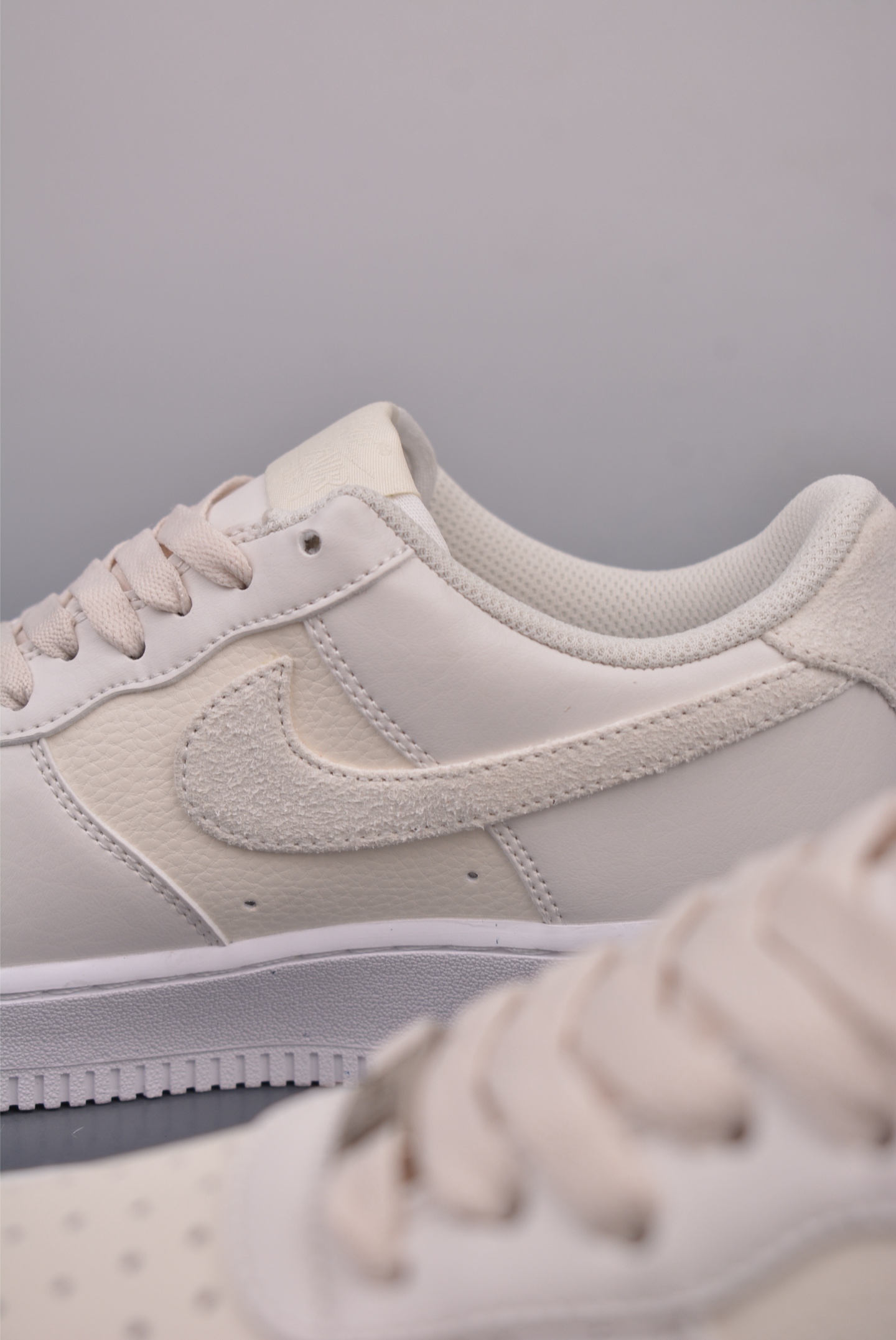 200  Nike Air Force 1 Low 灰白  HQ3905-001
