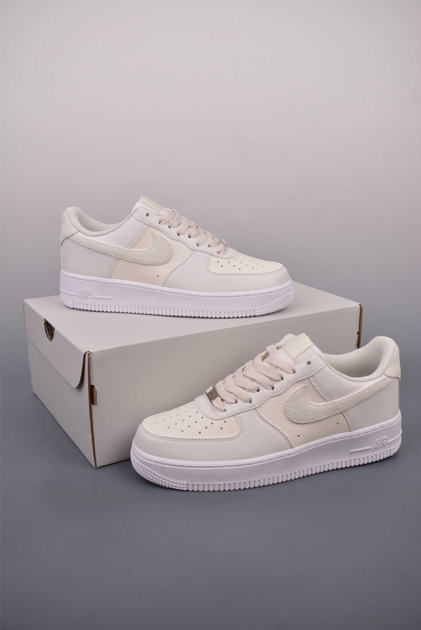 200  Nike Air Force 1 Low 灰白  HQ3905-001
