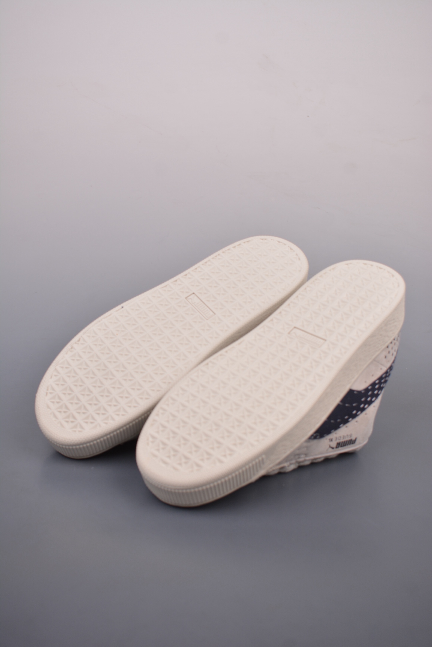 180  PUMA Suede XL 充正版本 轻便防滑低帮板鞋  395777-023