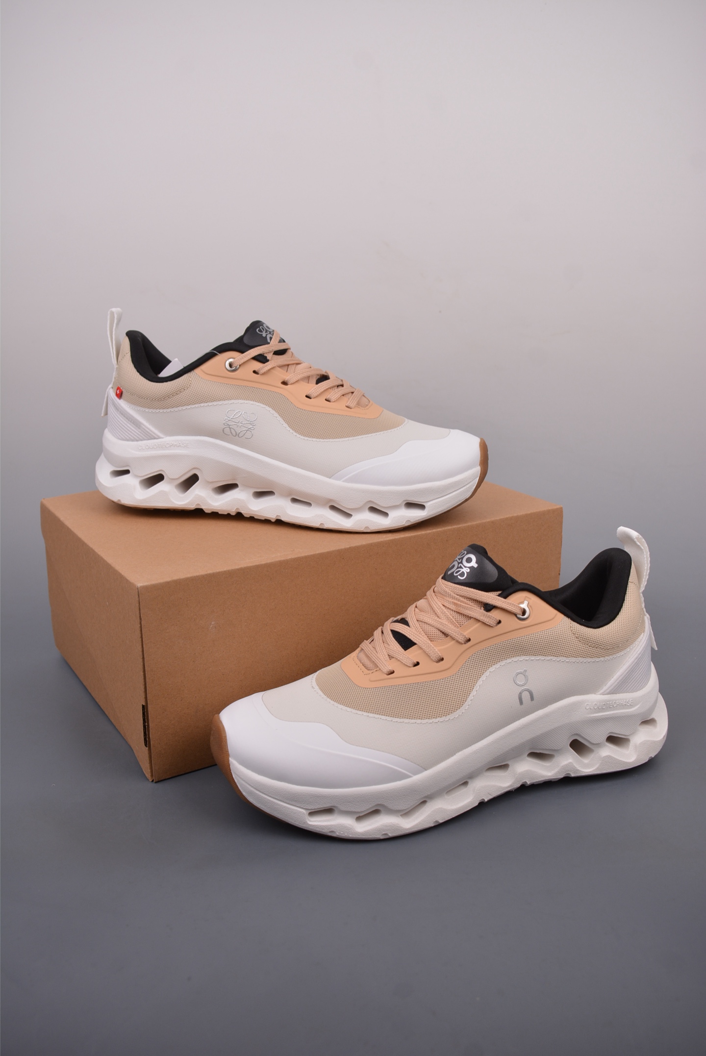 180  On昂跑 Cloudtilt Loewe 户外街头机能风跑步鞋  3ME1069