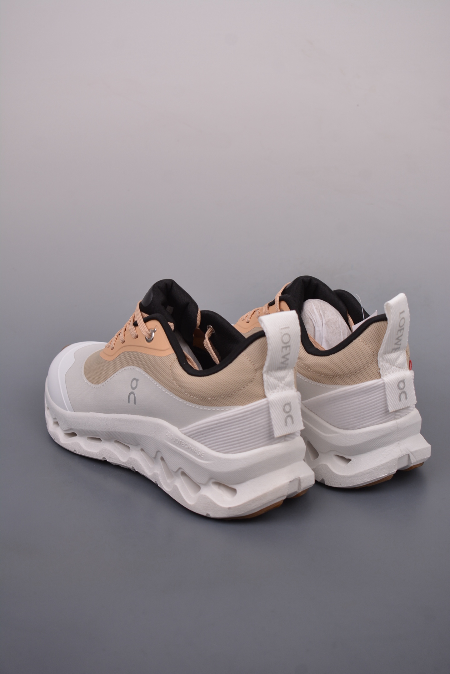 180  On昂跑 Cloudtilt Loewe 户外街头机能风跑步鞋  3ME1069