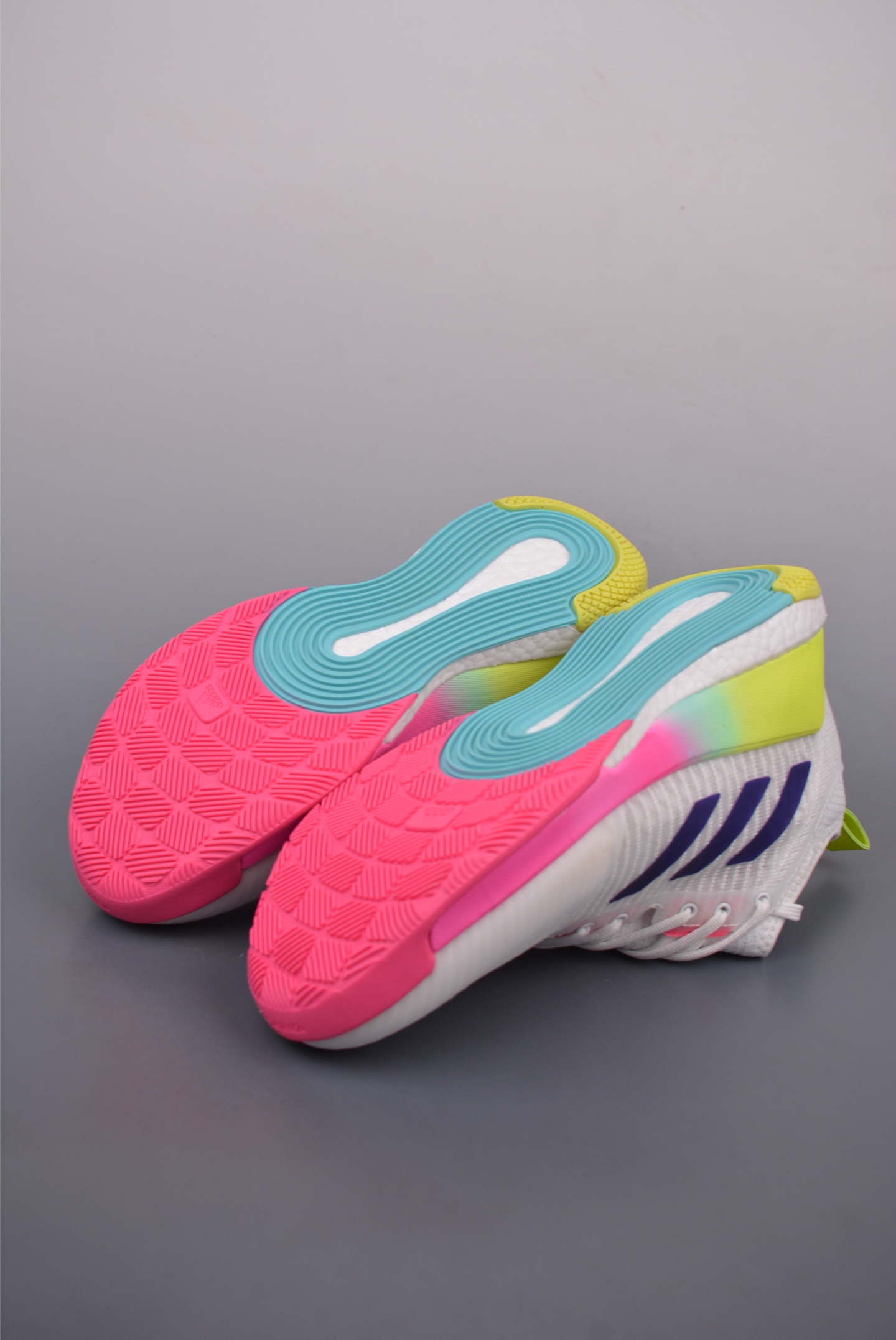 240  ADIDAS CRAZYFLIGHT MID 运动鞋 记忆回弹BOOST真爆大底 运动排球鞋      HP3337
