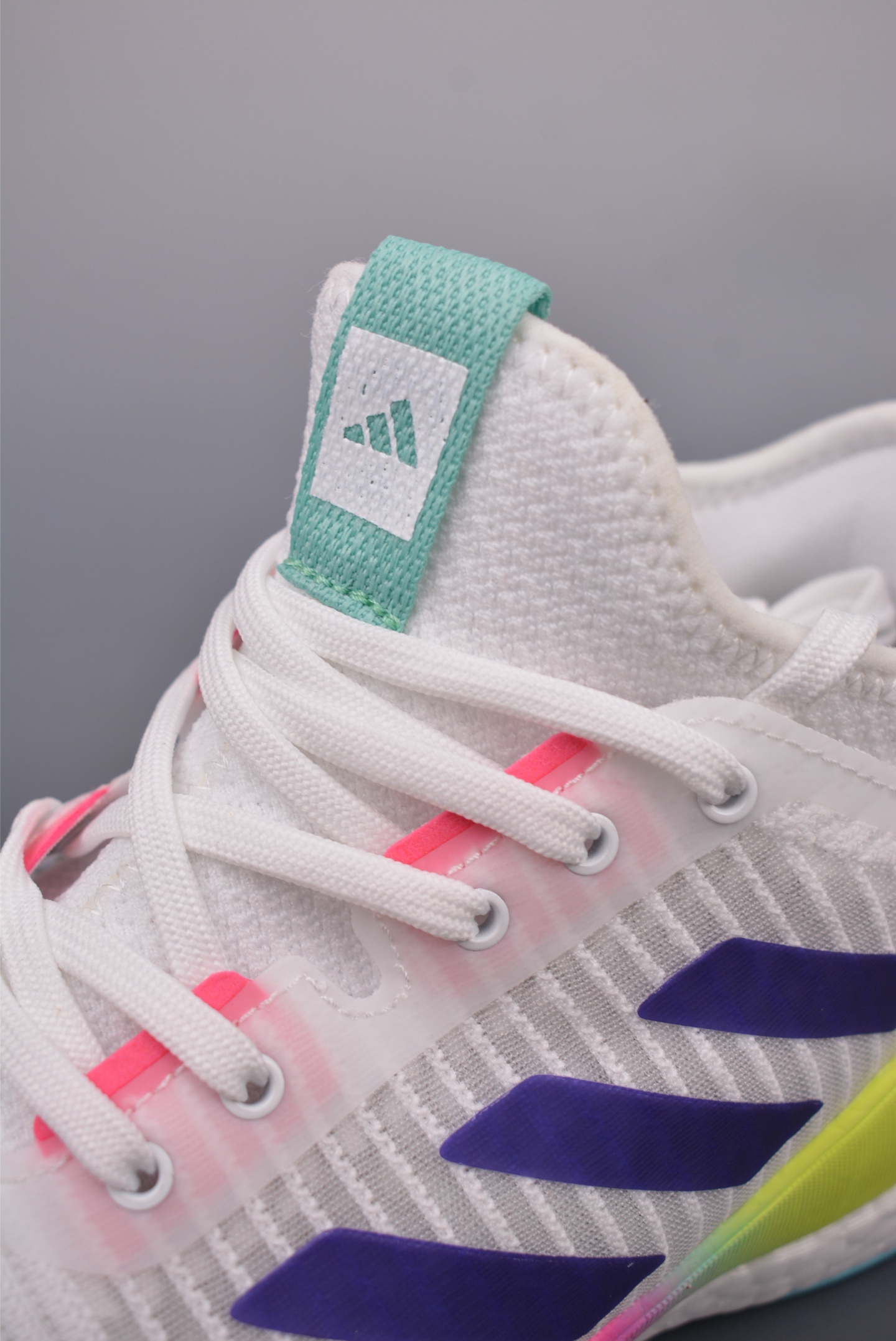240  ADIDAS CRAZYFLIGHT MID 运动鞋 记忆回弹BOOST真爆大底 运动排球鞋      HP3337
