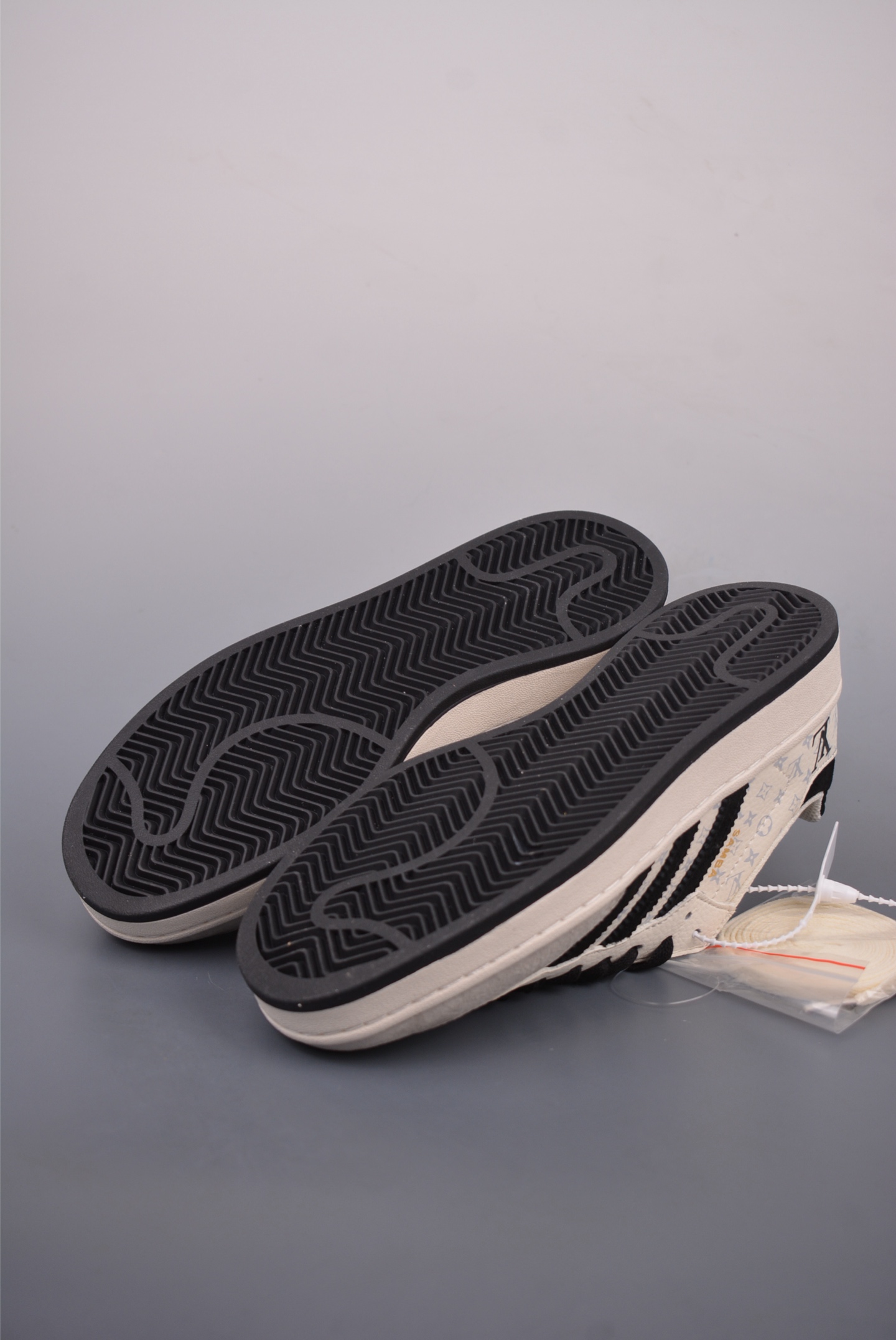 220  adidas Originals Gazelle INdoor  三叶草休闲防滑耐磨低帮板鞋  LJ990133