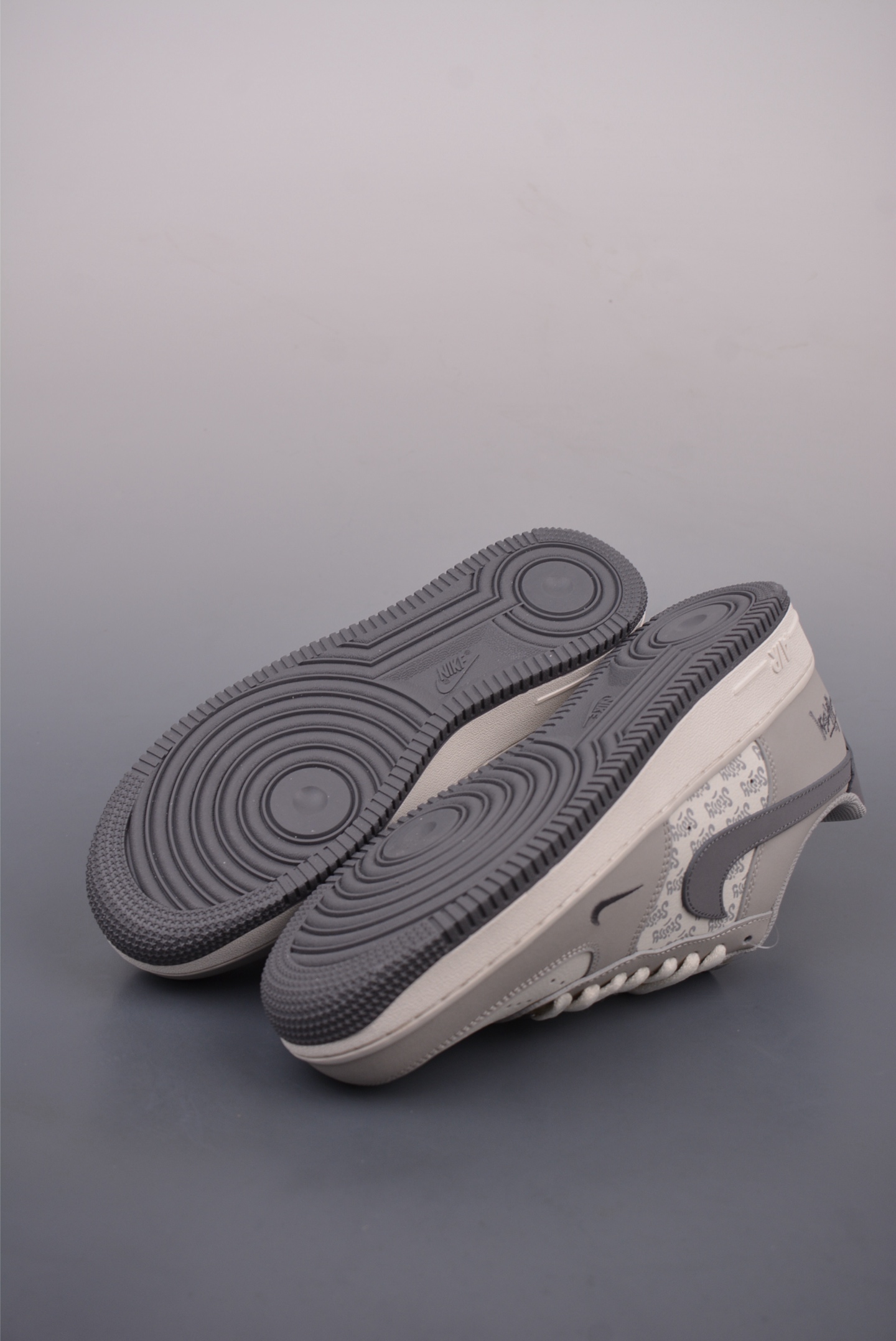 260  Nike Air Force 1 Low 斯图西联名  KY8899-107