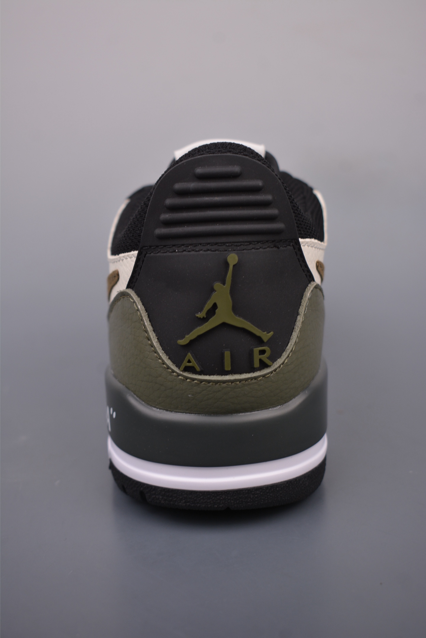260  Air Jordan Legacy 312 ”嘟嘴熊猫” 星之禾  特殊手绘   CD7069-120