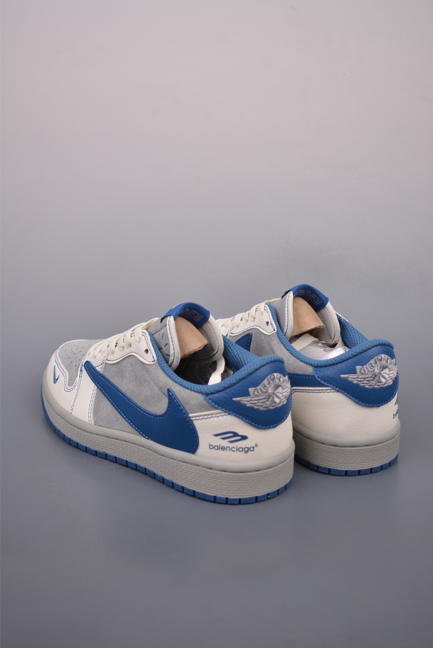 280  Fragment x Travis Scott x 新百伦 Air Jordan 1 Low 三方联名倒钩  XD1568-105