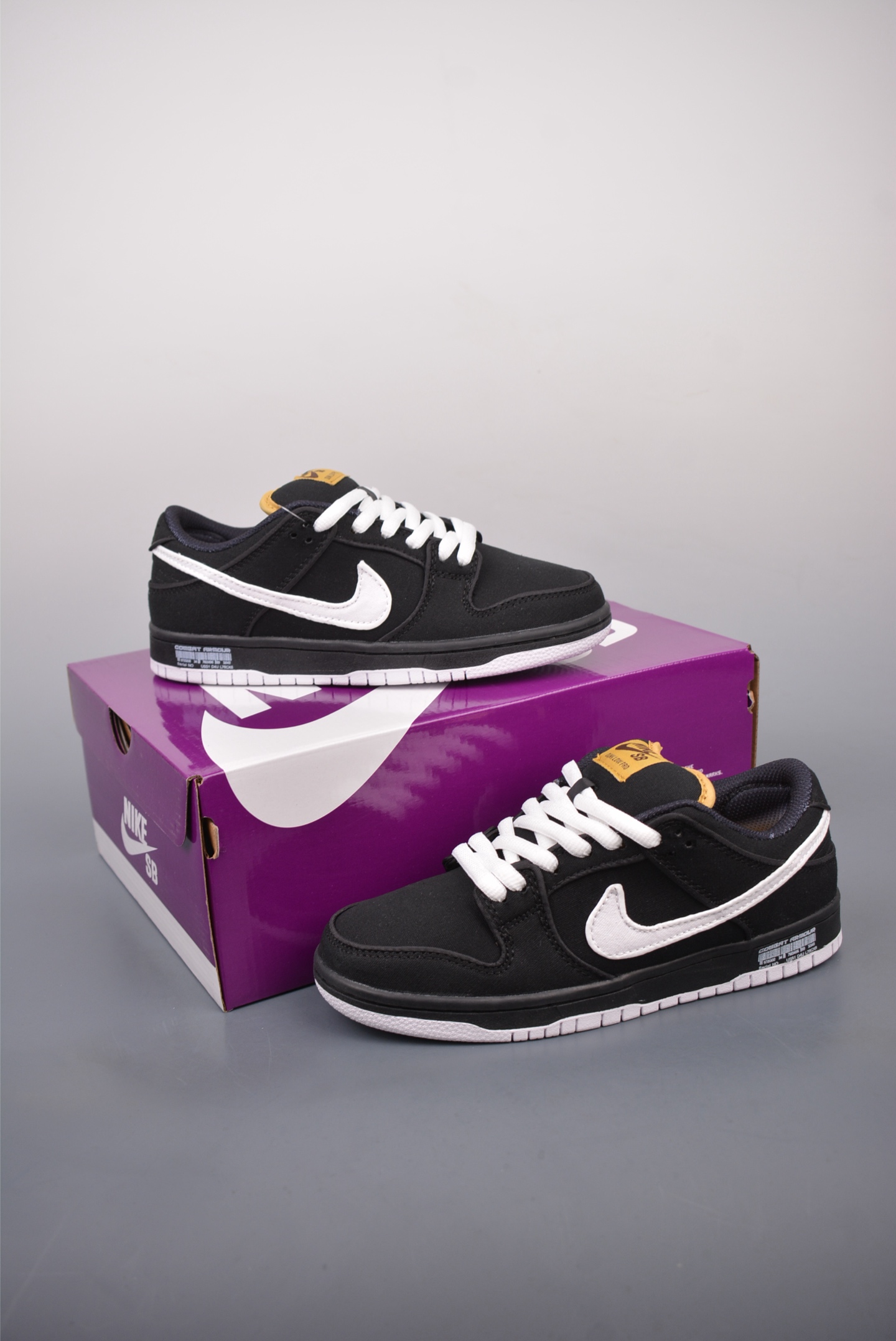 220  Nike SB Dunk Low 黑白帆布  FN5880-001