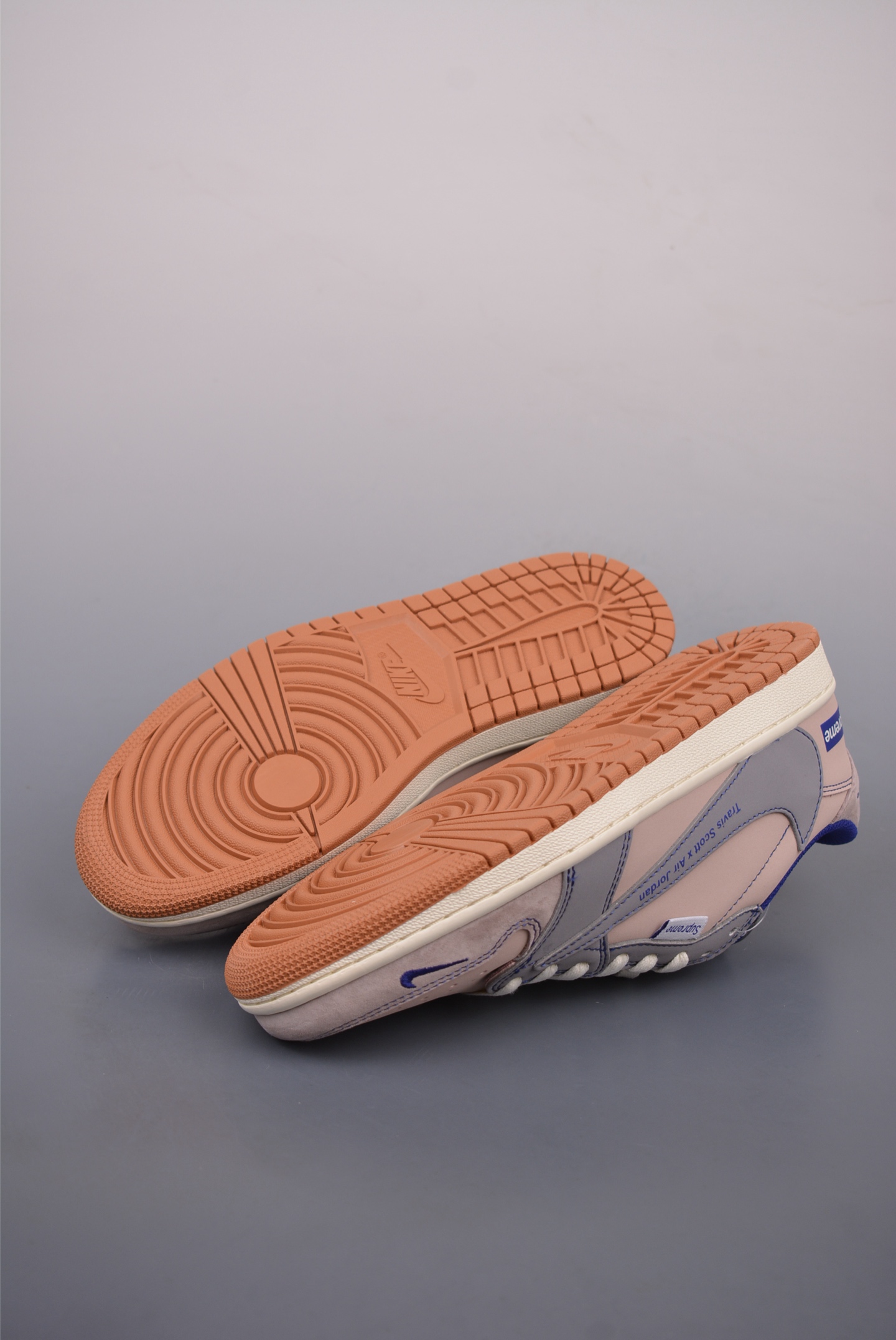 260  Fragment x Travis Scott x Supreme Air Jordan 1 Low 三方联名倒钩  XD1568-102