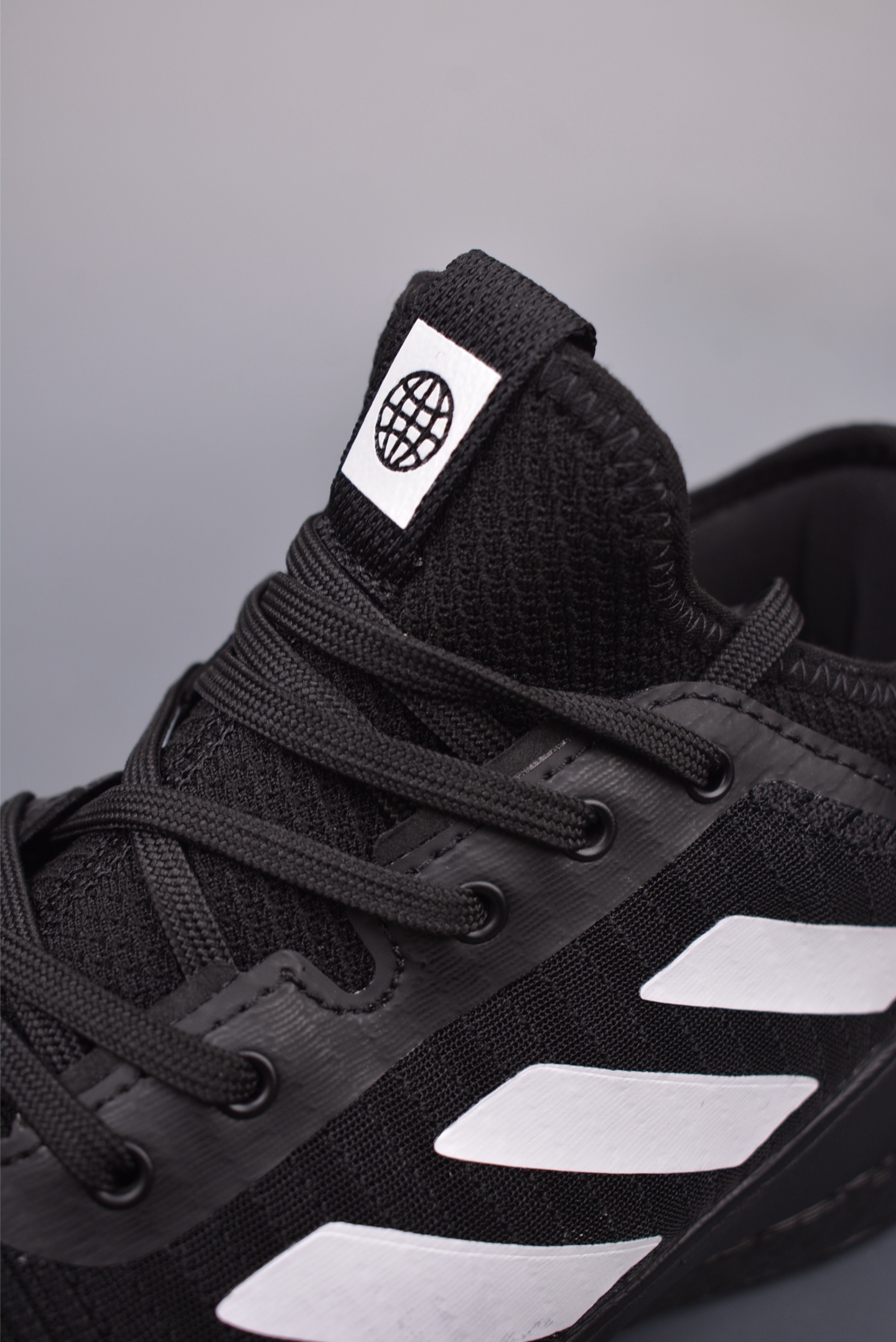 240  ADIDAS CRAZYFLIGHT MID 运动鞋 记忆回弹BOOST真爆大底 运动排球鞋  HQ3490