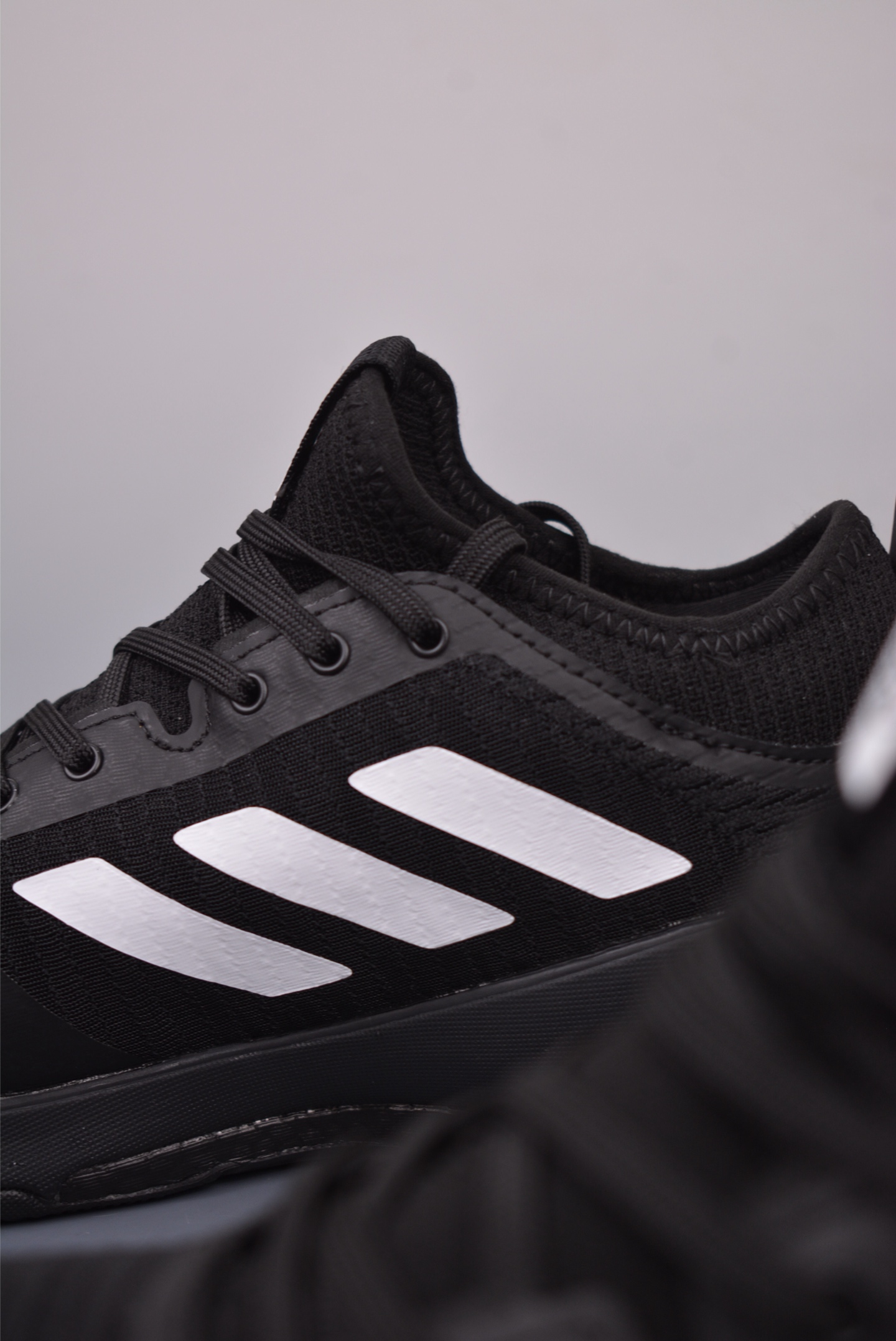 240  ADIDAS CRAZYFLIGHT MID 运动鞋 记忆回弹BOOST真爆大底 运动排球鞋  HQ3490