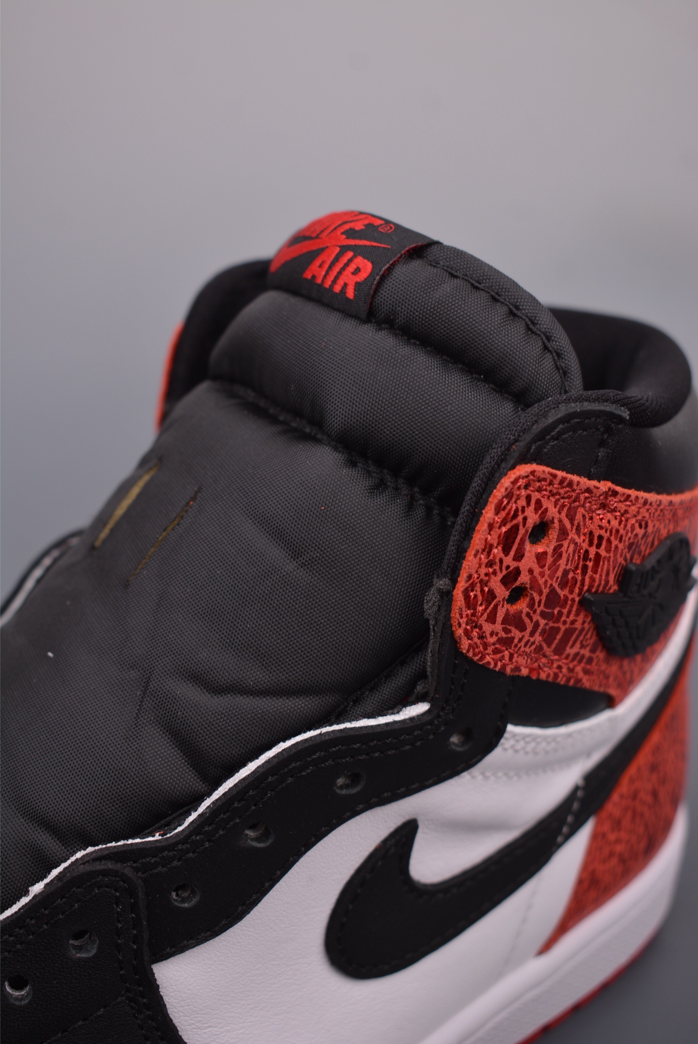 260  Jordan Air Jordan 1 High OG  爆裂纹黑红 FD2596-602