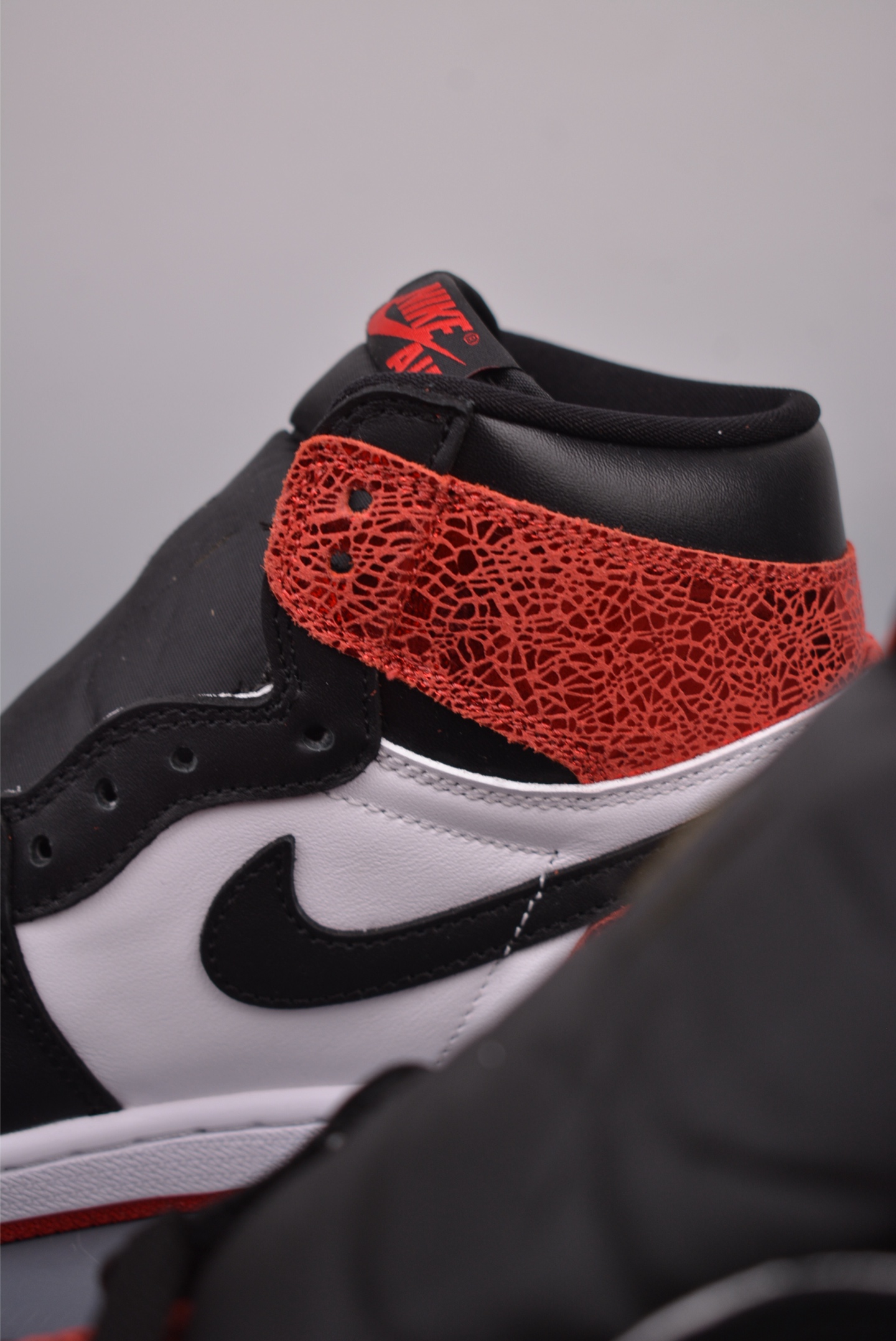 260  Jordan Air Jordan 1 High OG  爆裂纹黑红 FD2596-602