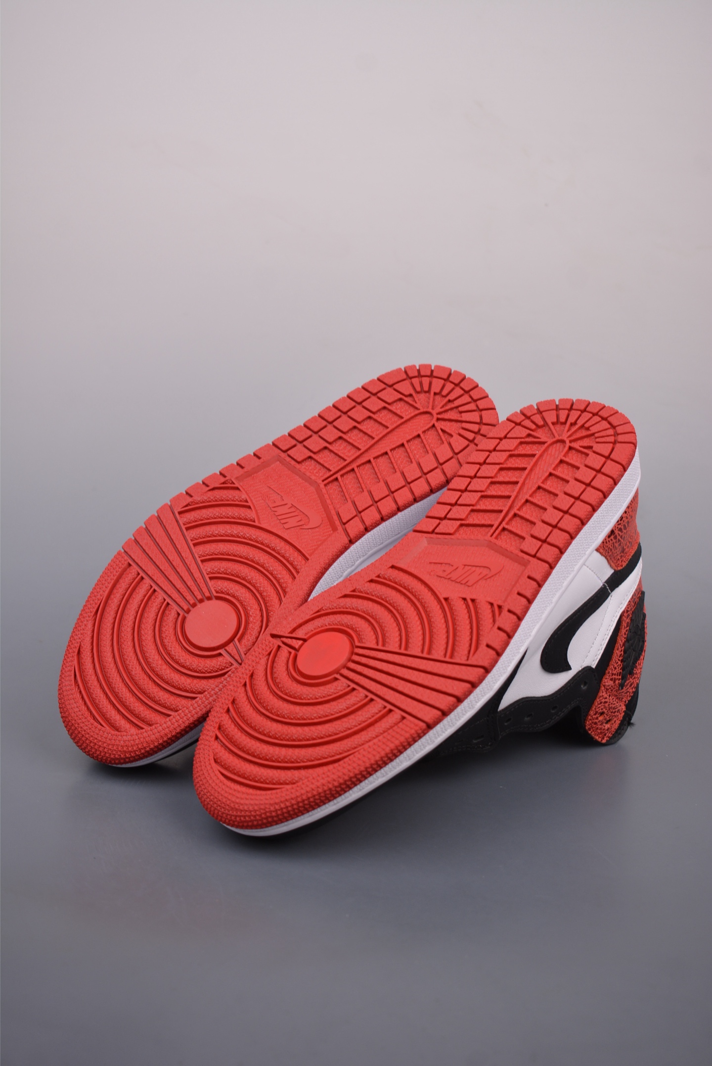 260  Jordan Air Jordan 1 High OG  爆裂纹黑红 FD2596-602