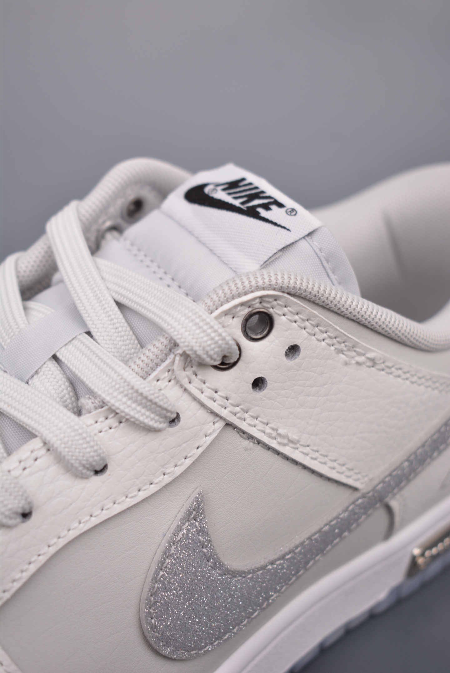 260  Nike SB Dunk Low 白色恋人 闪钻 解构抽绳鞋带  WG0218-018