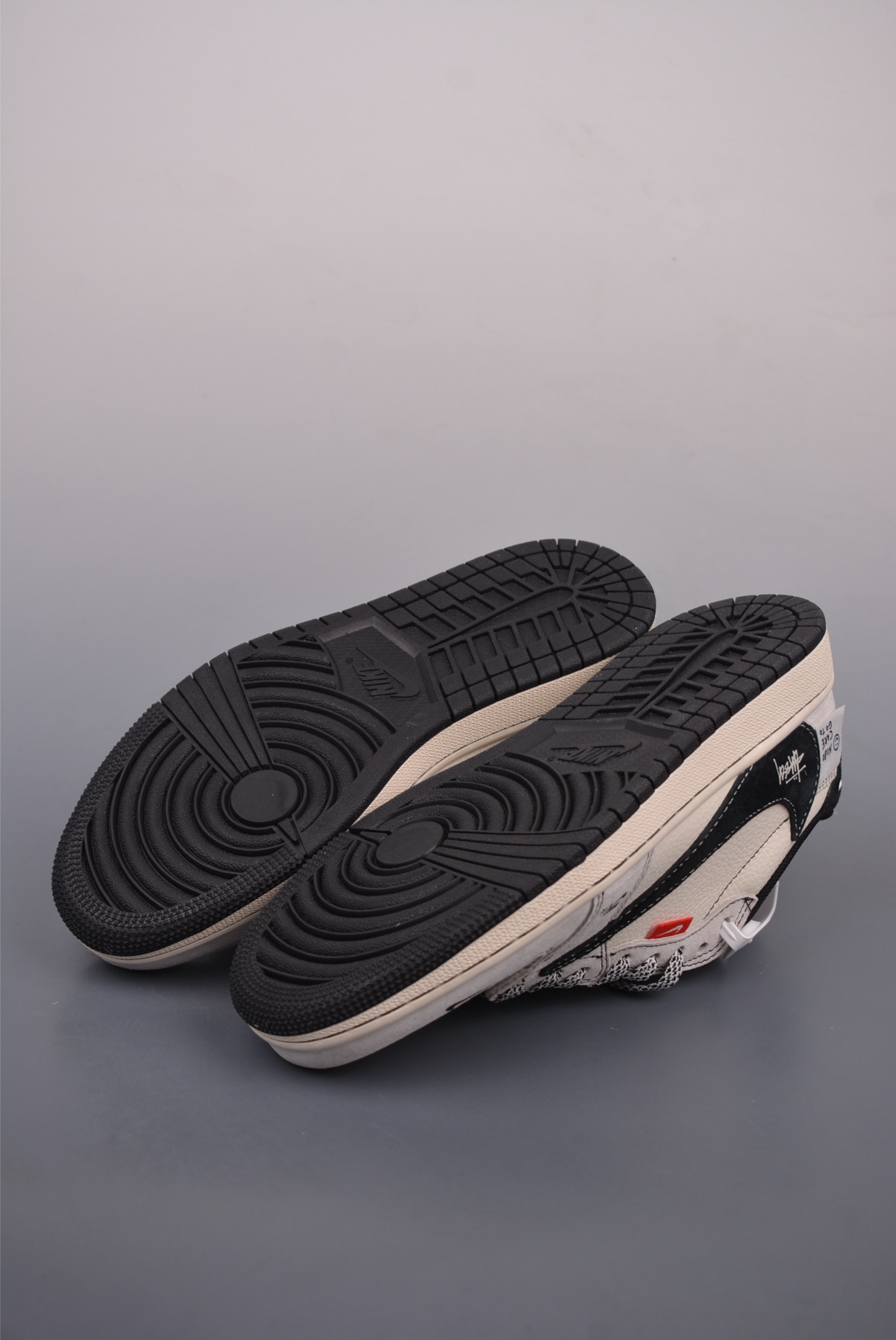 280  Fragment x Travis Scott x 斯图西 Air Jordan 1 Low 三方联名倒钩  XY5066-301