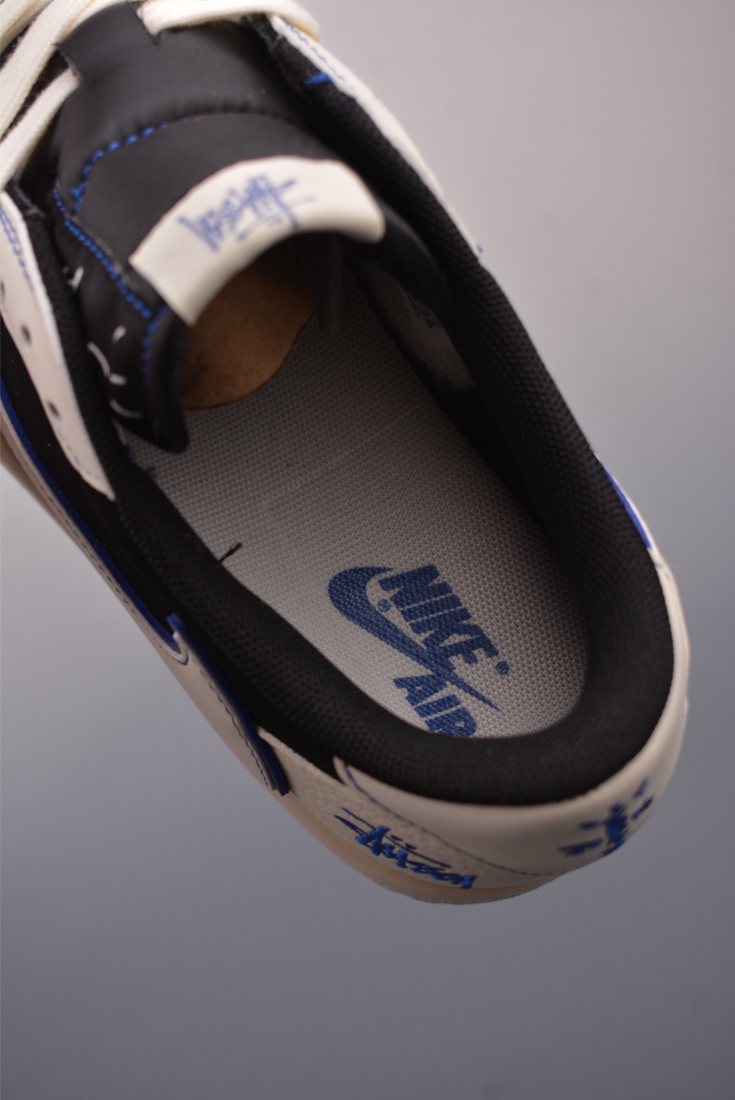 200  Fragment x Travis Scott x 斯图西 Air Jordan 1 Low 三方联名倒钩   SJ2068-113