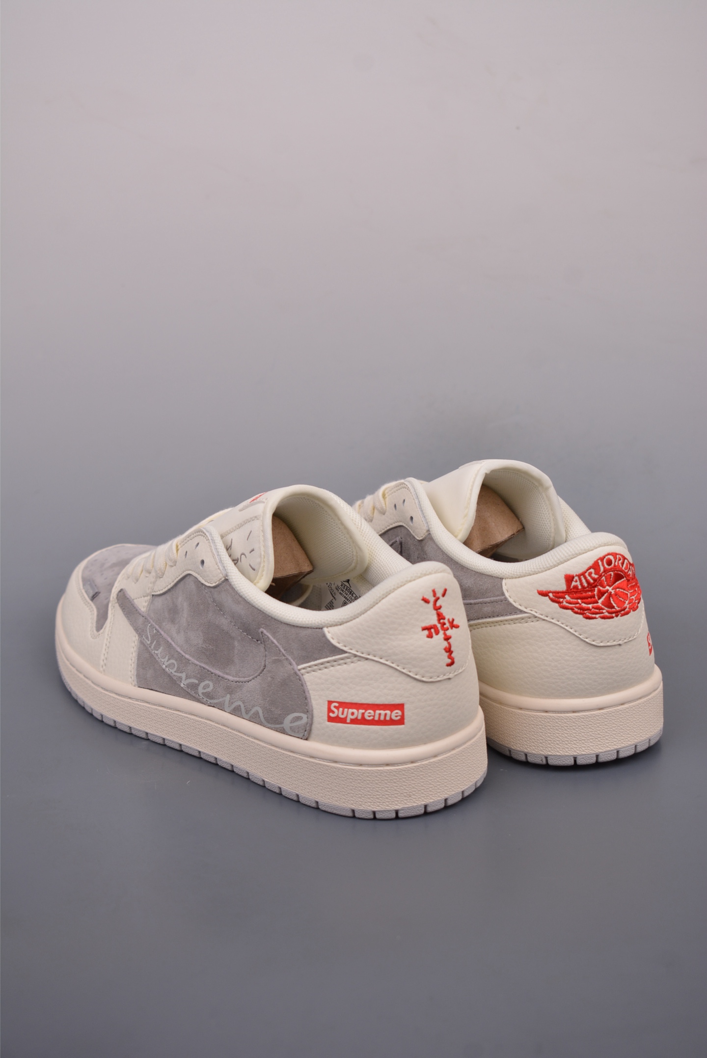 200  Fragment x Travis Scott x Supreme Air Jordan 1 Low 三方联名倒钩   XS3086-004