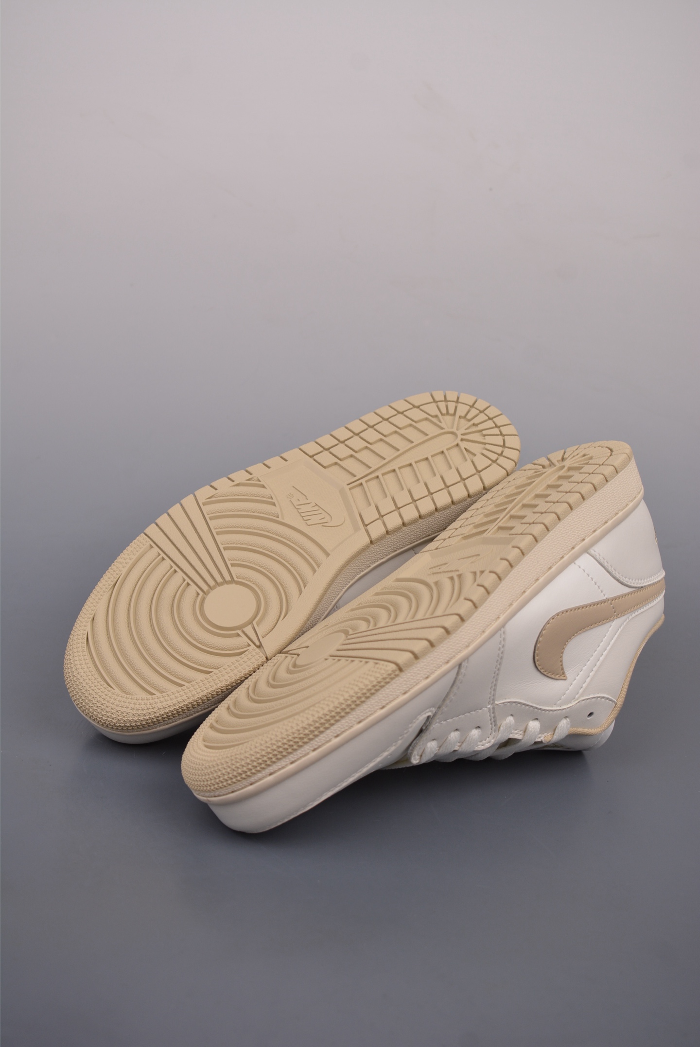 200  Air Jordan 1 Low 白卡其 AJ1乔1低帮休闲板鞋  DC0774-112