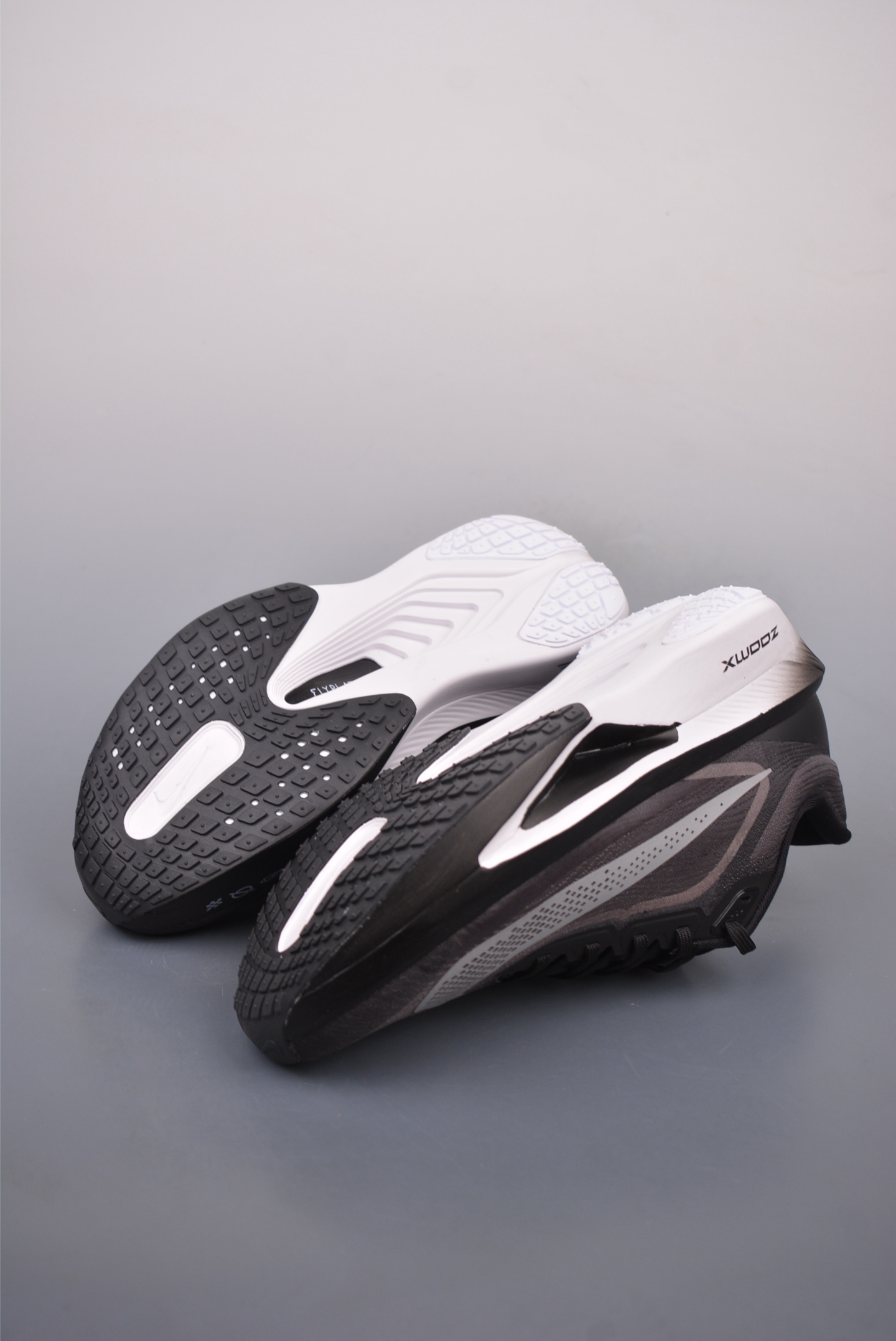 240  NIKE AIR Zoom RIVAL Fly 6 超轻跑步鞋 织物减震轻盈跑步鞋  FN8454-001