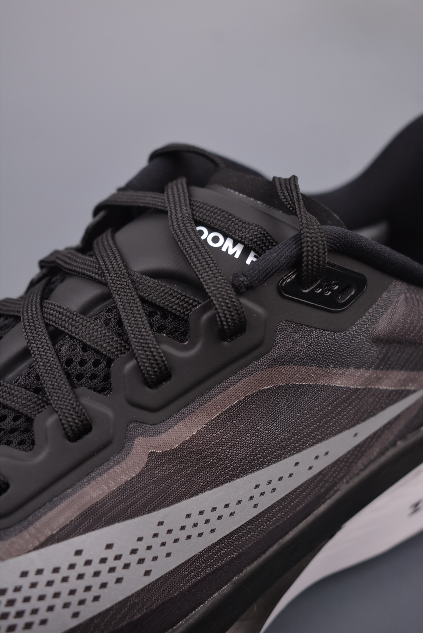 240  NIKE AIR Zoom RIVAL Fly 6 超轻跑步鞋 织物减震轻盈跑步鞋  FN8454-001