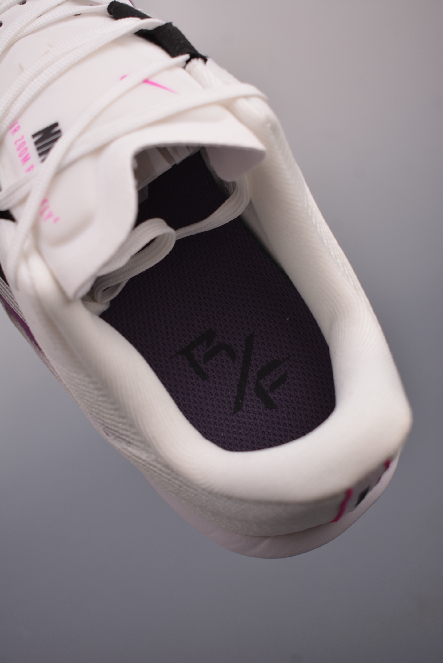 180  NIKE Zoom Rival Fly 4  耐克超弹轻盈跑步鞋   FV6040-100