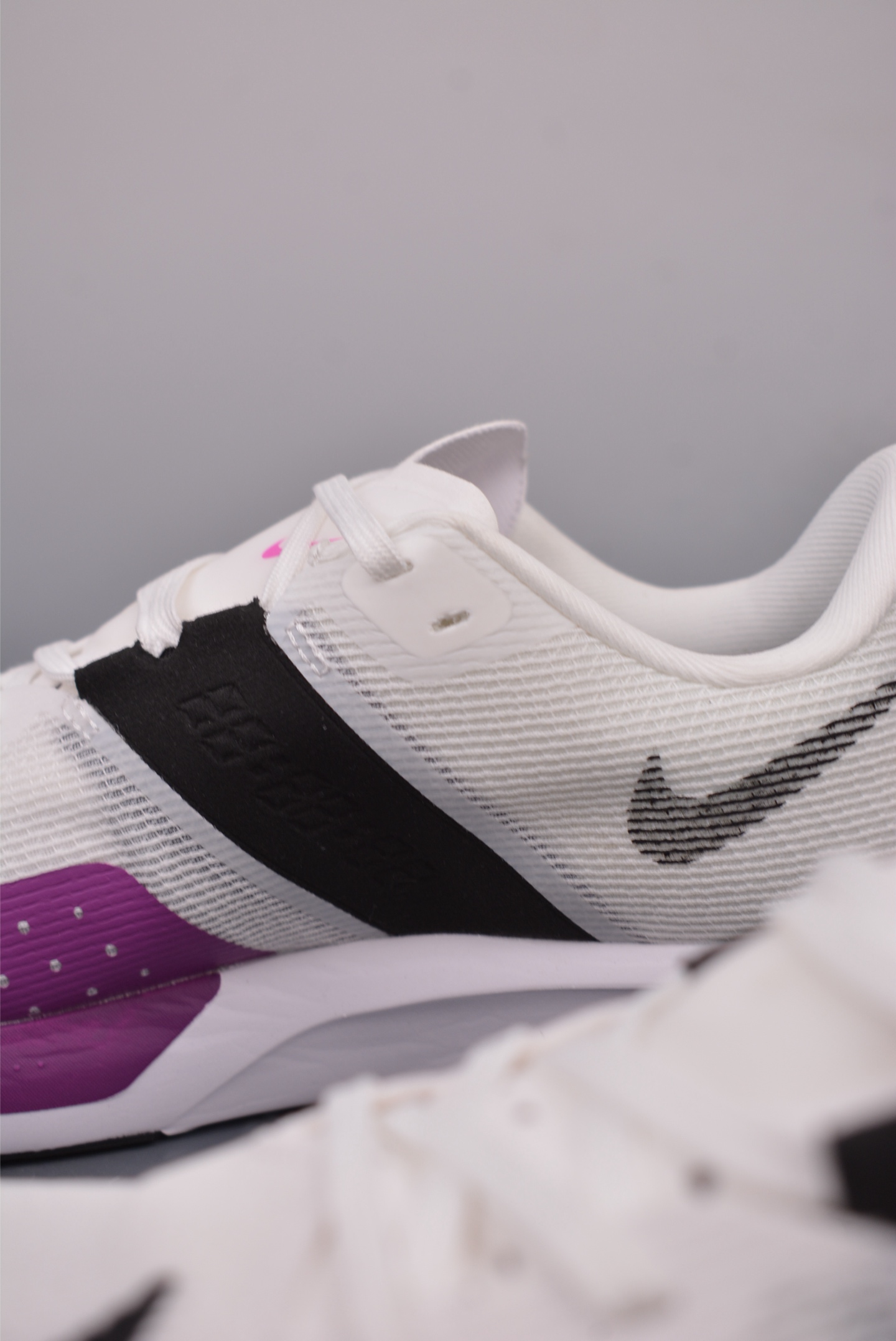 180  NIKE Zoom Rival Fly 4  耐克超弹轻盈跑步鞋   FV6040-100