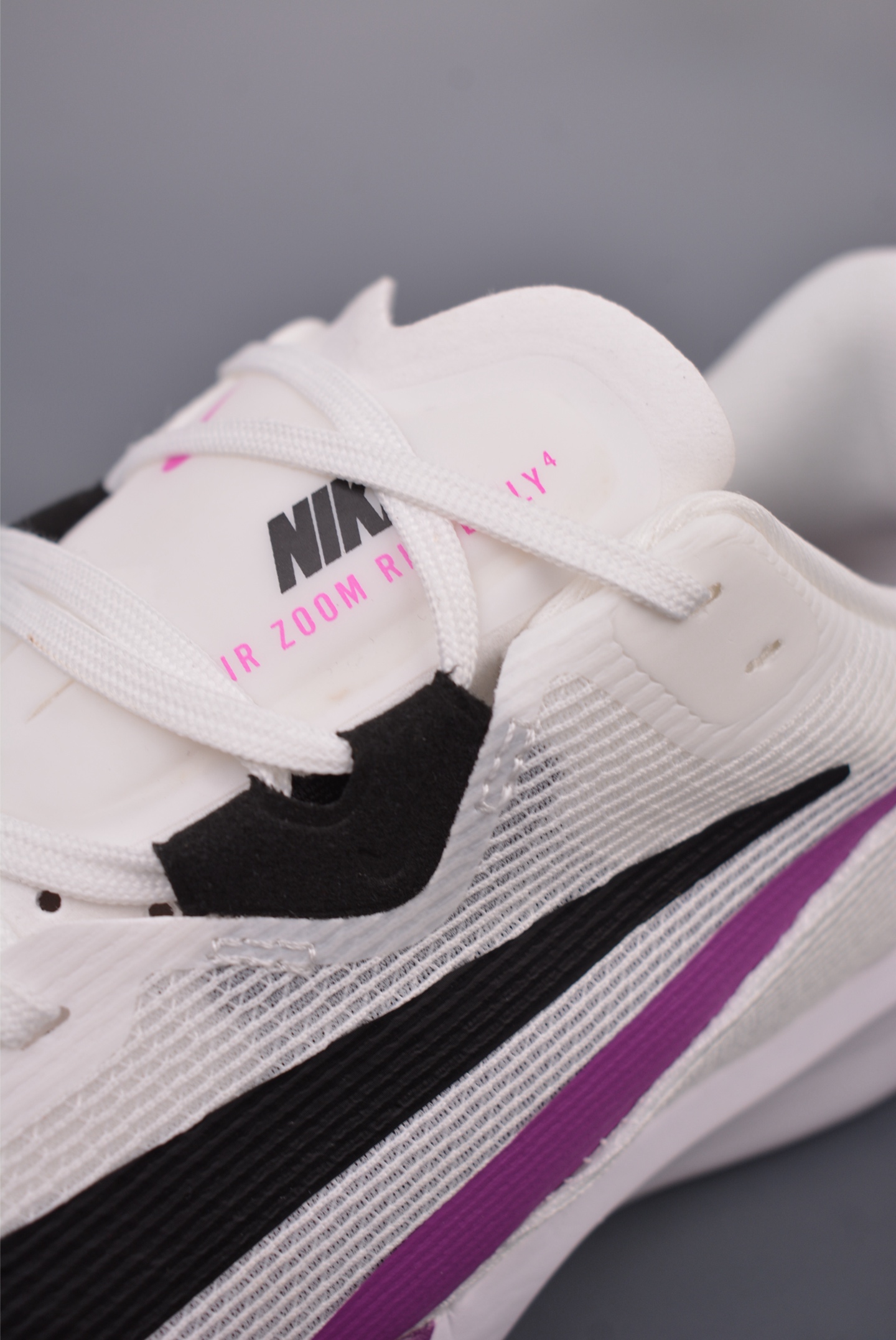 180  NIKE Zoom Rival Fly 4  耐克超弹轻盈跑步鞋   FV6040-100