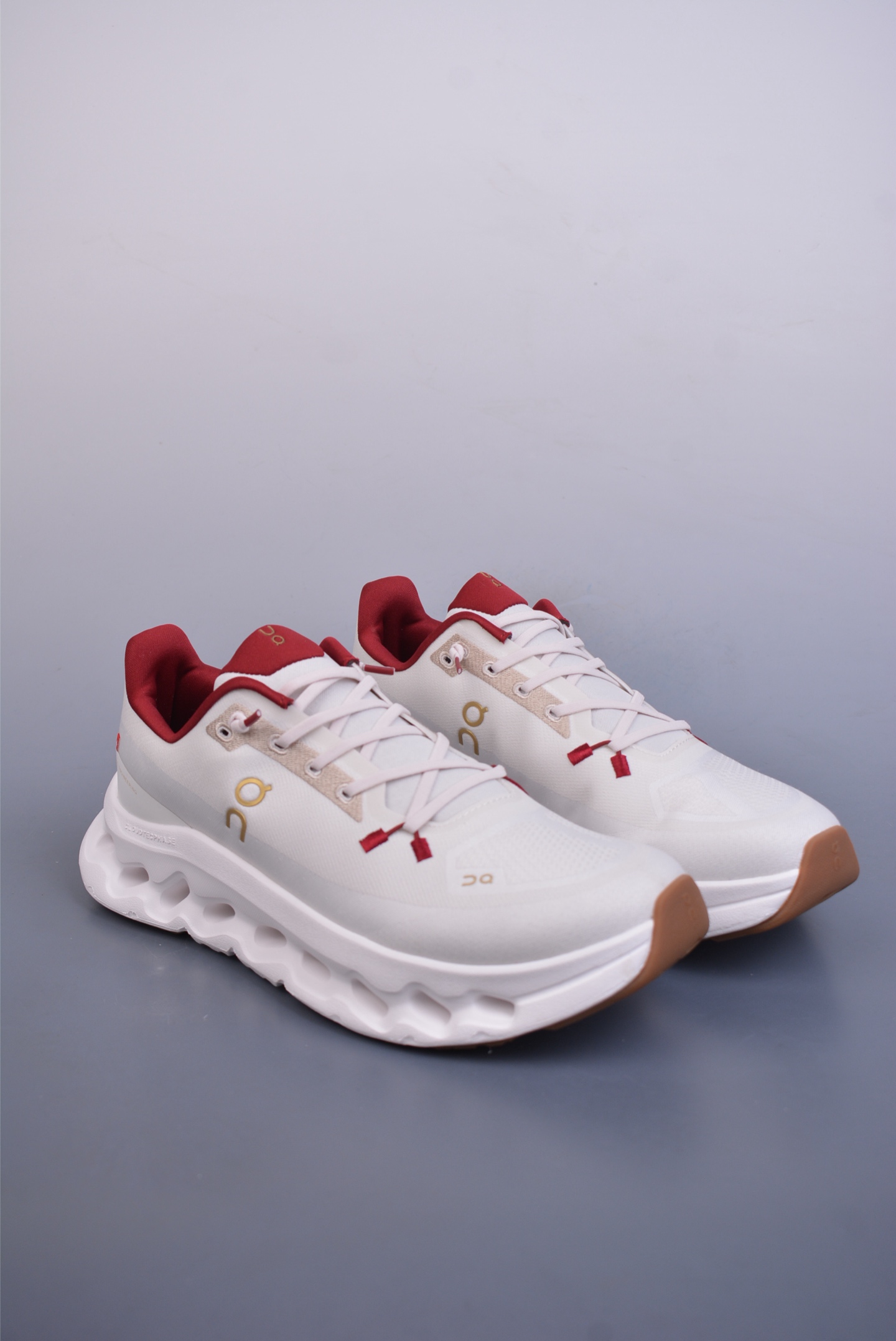 180  On昂跑 Cloudtilt Loewe 户外街头机能风跑步鞋 3MF1074