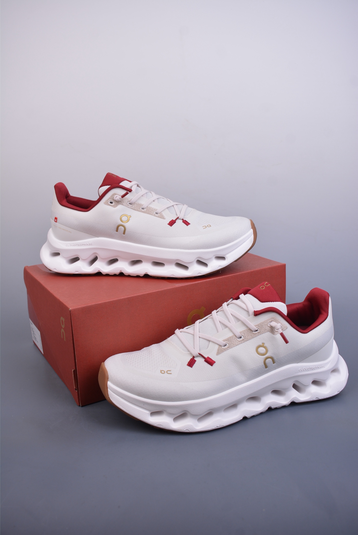 180  On昂跑 Cloudtilt Loewe 户外街头机能风跑步鞋 3MF1074