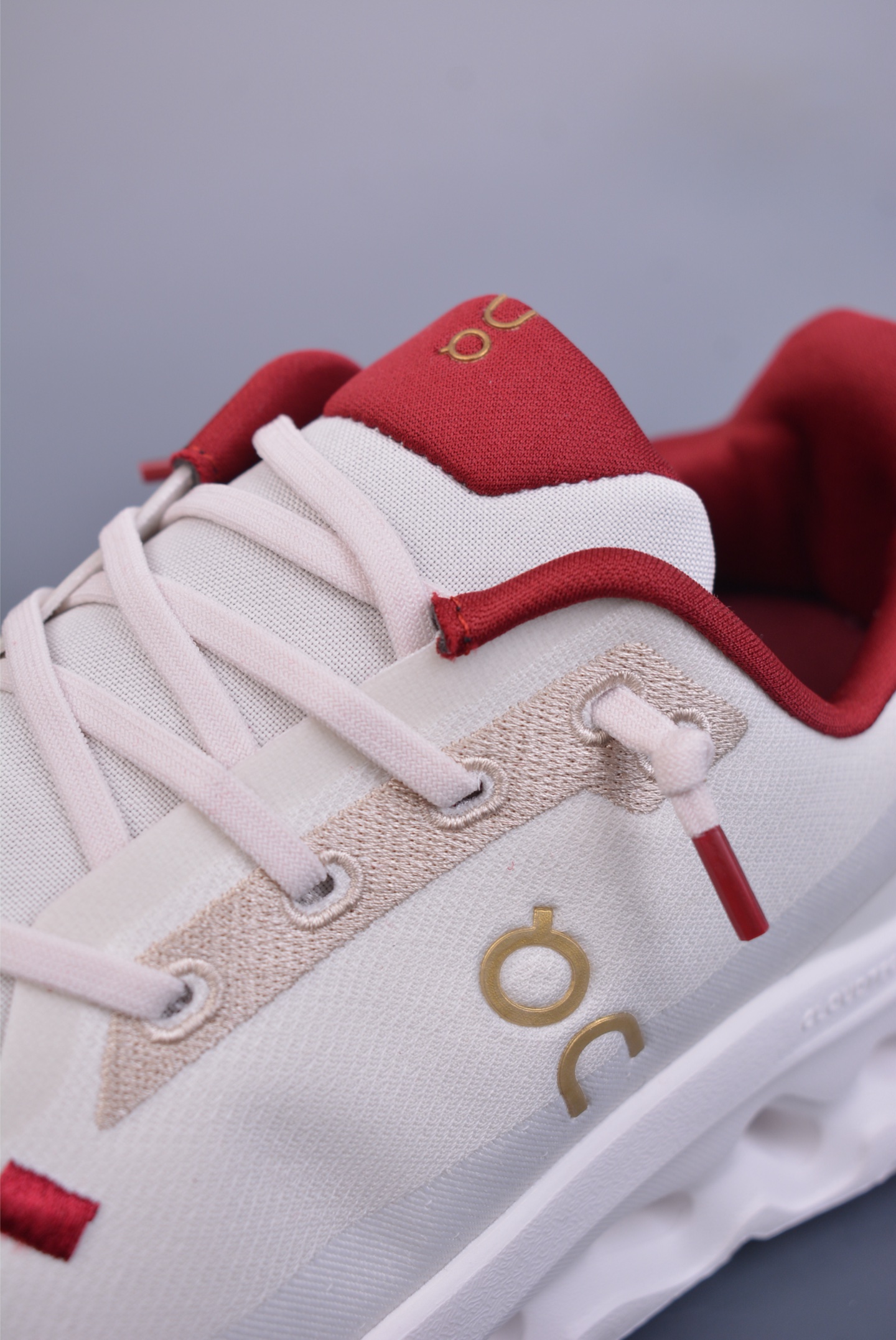 180  On昂跑 Cloudtilt Loewe 户外街头机能风跑步鞋 3MF1074
