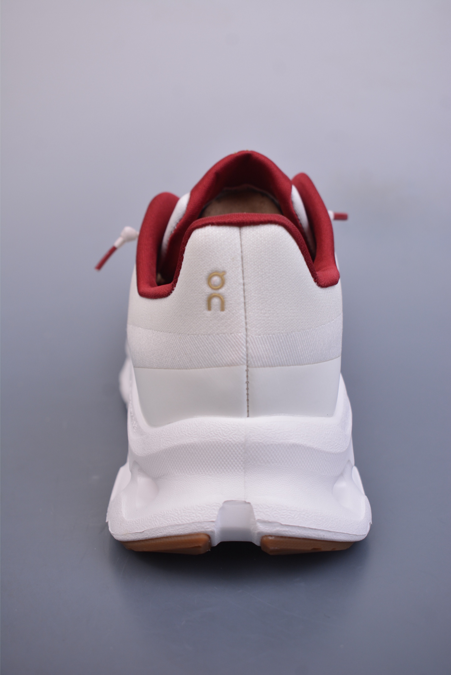180  On昂跑 Cloudtilt Loewe 户外街头机能风跑步鞋 3MF1074
