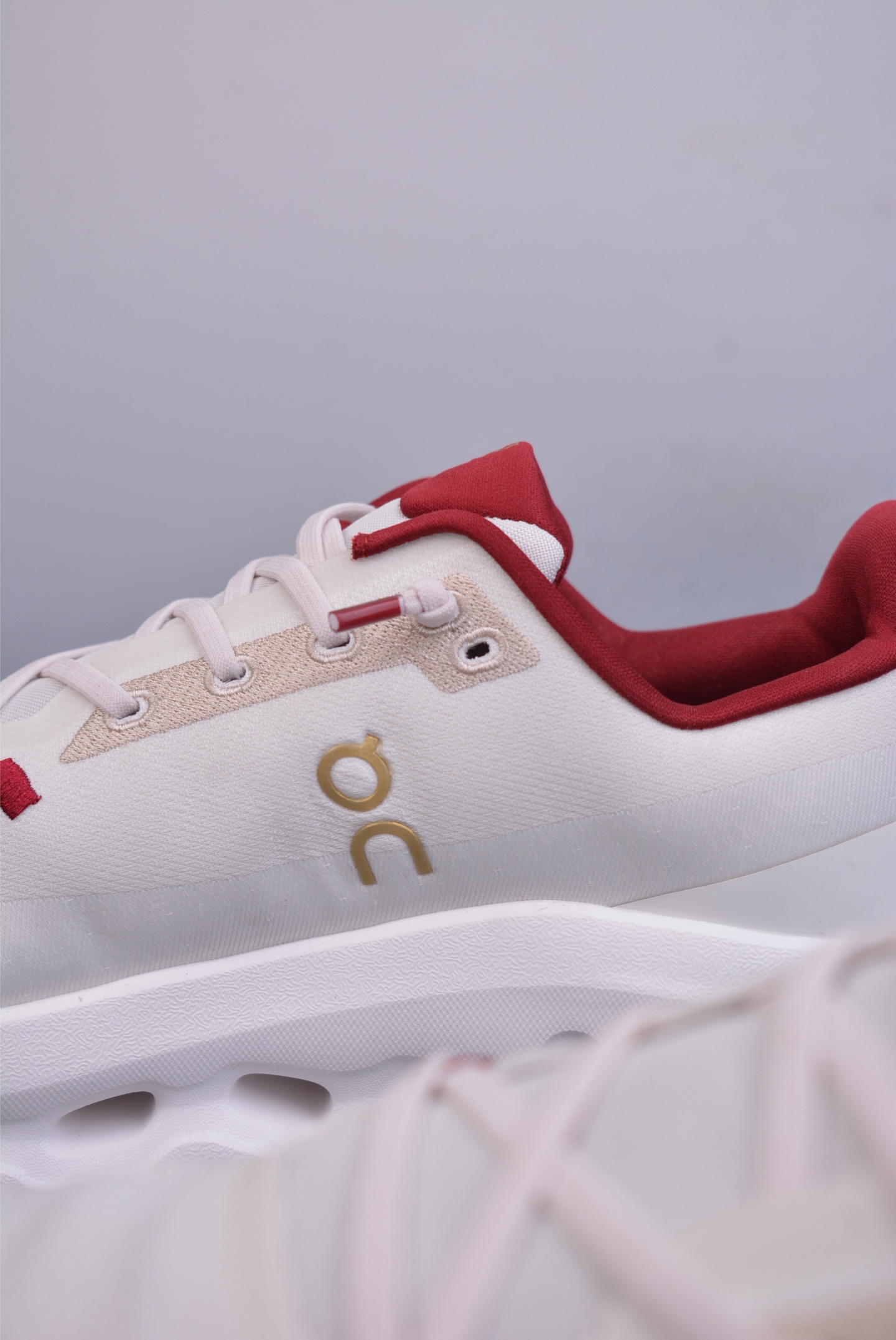 180  On昂跑 Cloudtilt Loewe 户外街头机能风跑步鞋 3MF1074