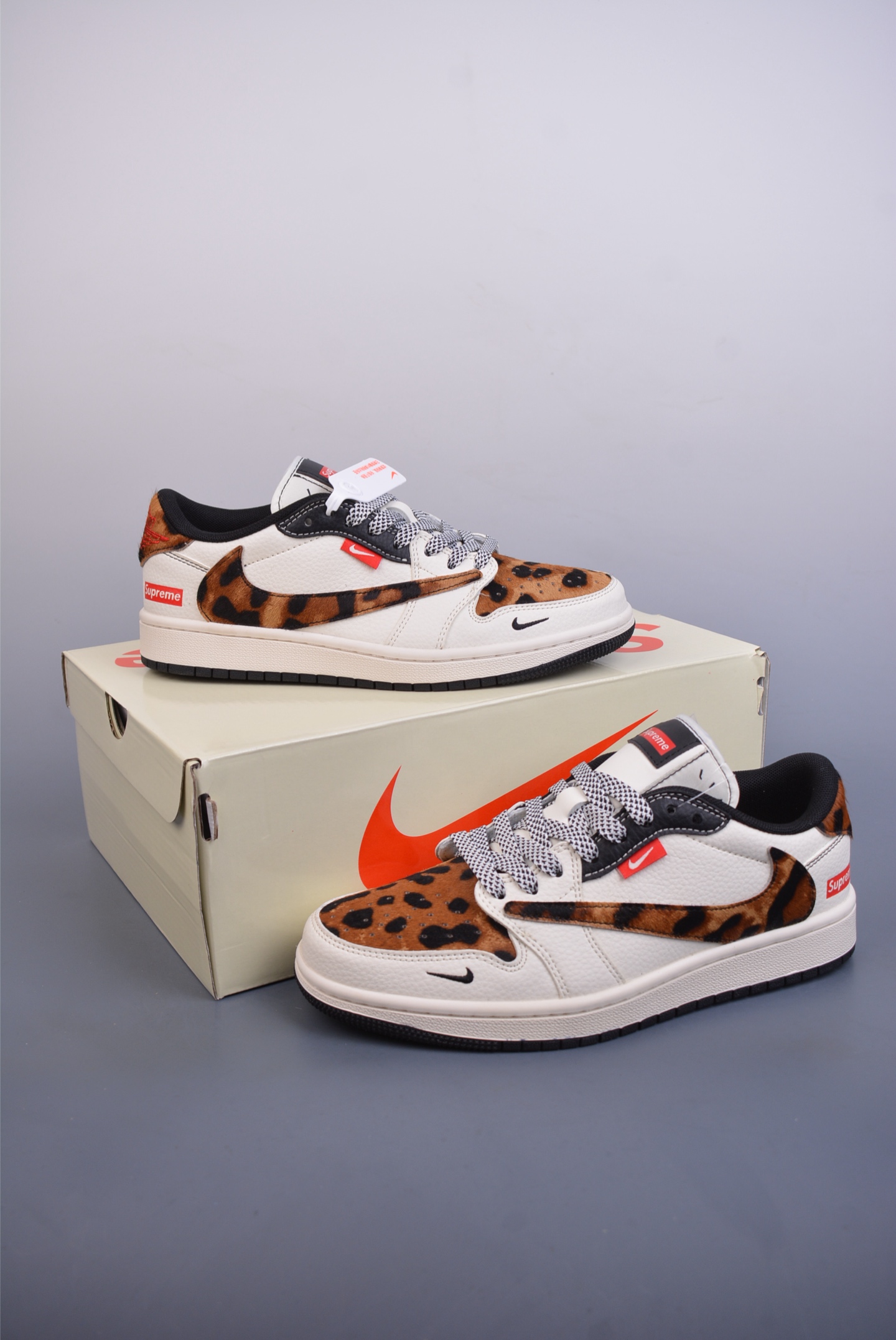 280  Fragment x Travis Scott x Supreme Air Jordan 1 Low 三方联名倒钩   JJ2508-555