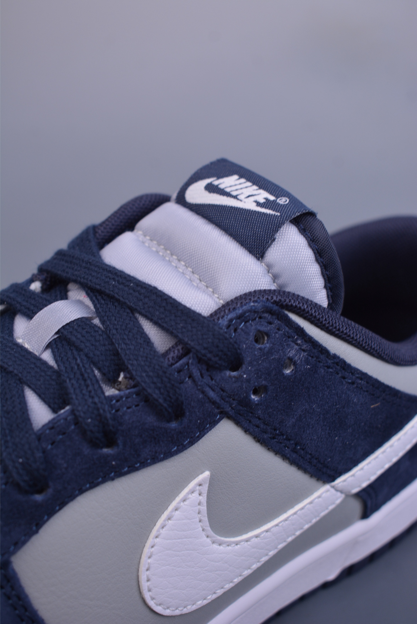 200  NIKE SB Dunk Low    IB3079-400