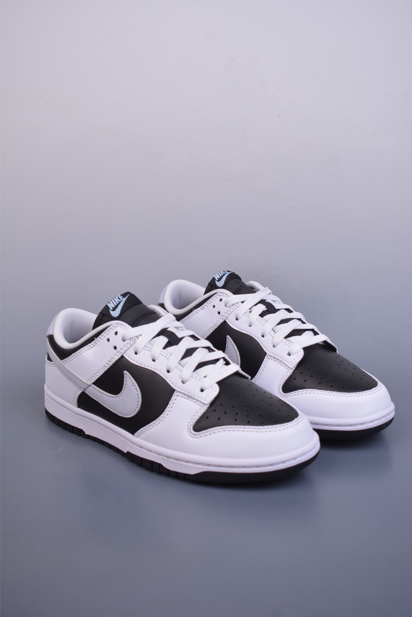 200  NIKE SB Dunk Low   IB4320-141